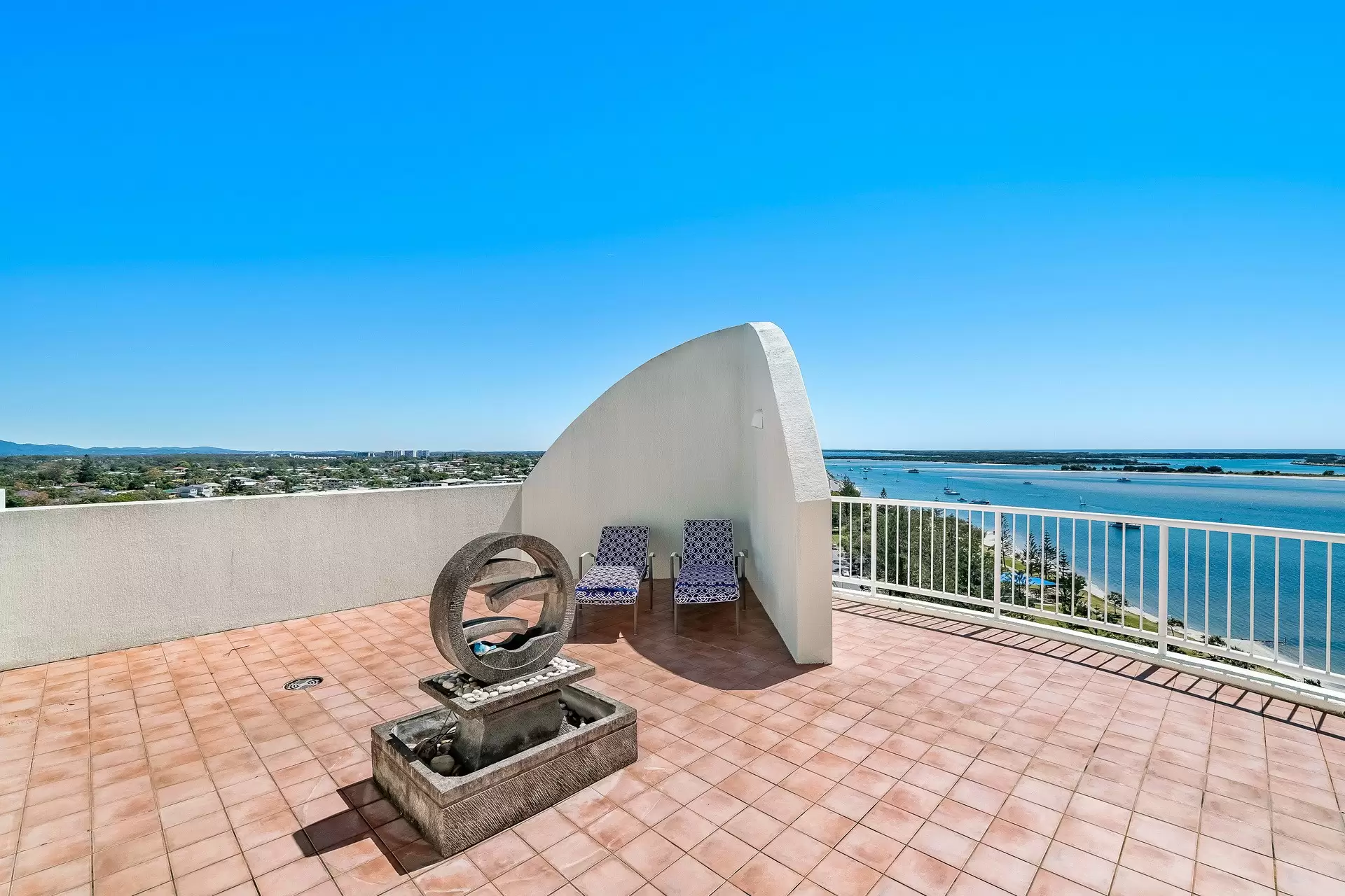 1401/182 Marine Parade, Labrador Sold by Queensland Sotheby's International Realty - image 1