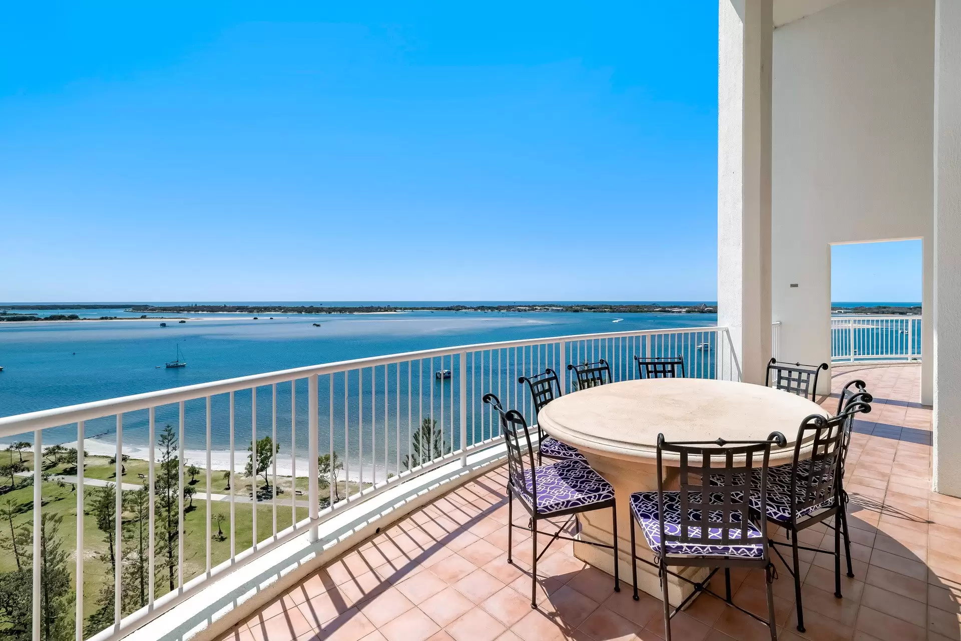 1401/182 Marine Parade, Labrador Sold by Queensland Sotheby's International Realty - image 1