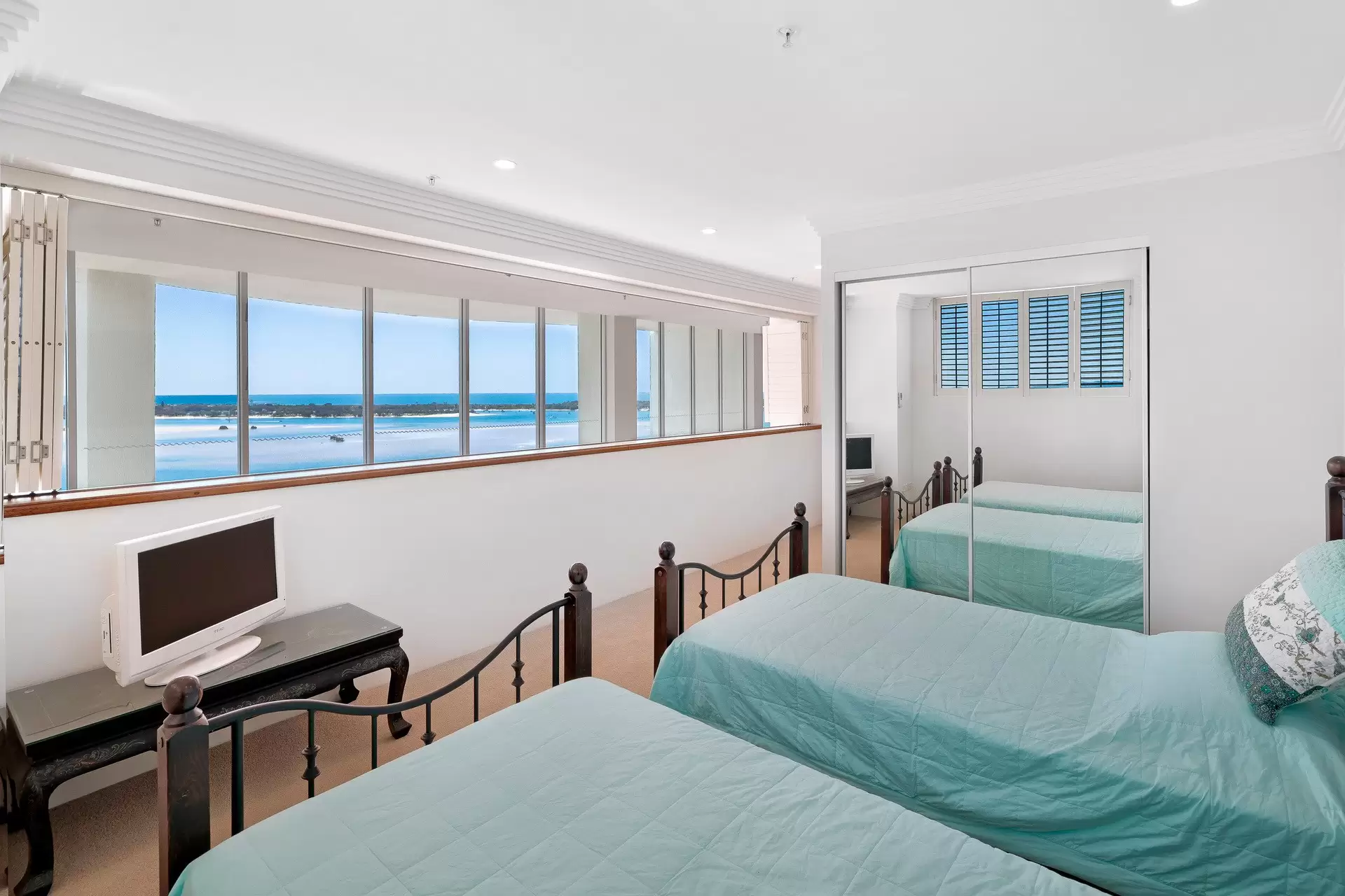 1401/182 Marine Parade, Labrador Sold by Queensland Sotheby's International Realty - image 1