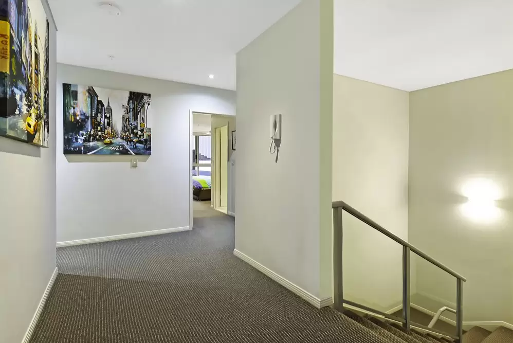 405/4 Como Crescent, Southport Sold by Queensland Sotheby's International Realty - image 1