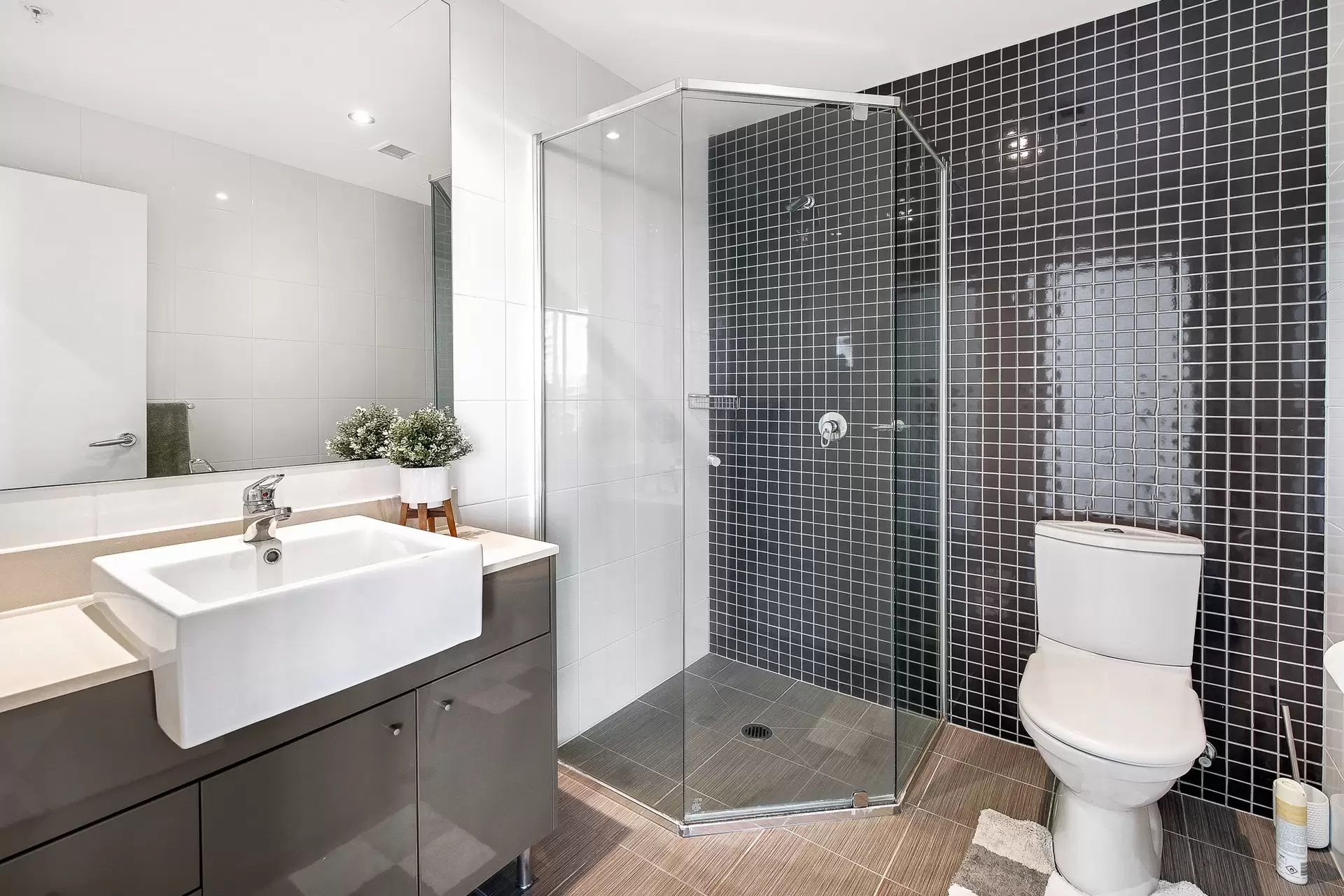 2101/4 Como Crescent, Southport Sold by Queensland Sotheby's International Realty - image 1