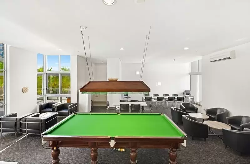 2101/4 Como Crescent, Southport Sold by  - image 1