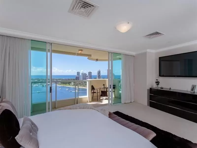 B19-4/75 Brighton Parade, Southport Sold by Queensland Sotheby's International Realty - image 1