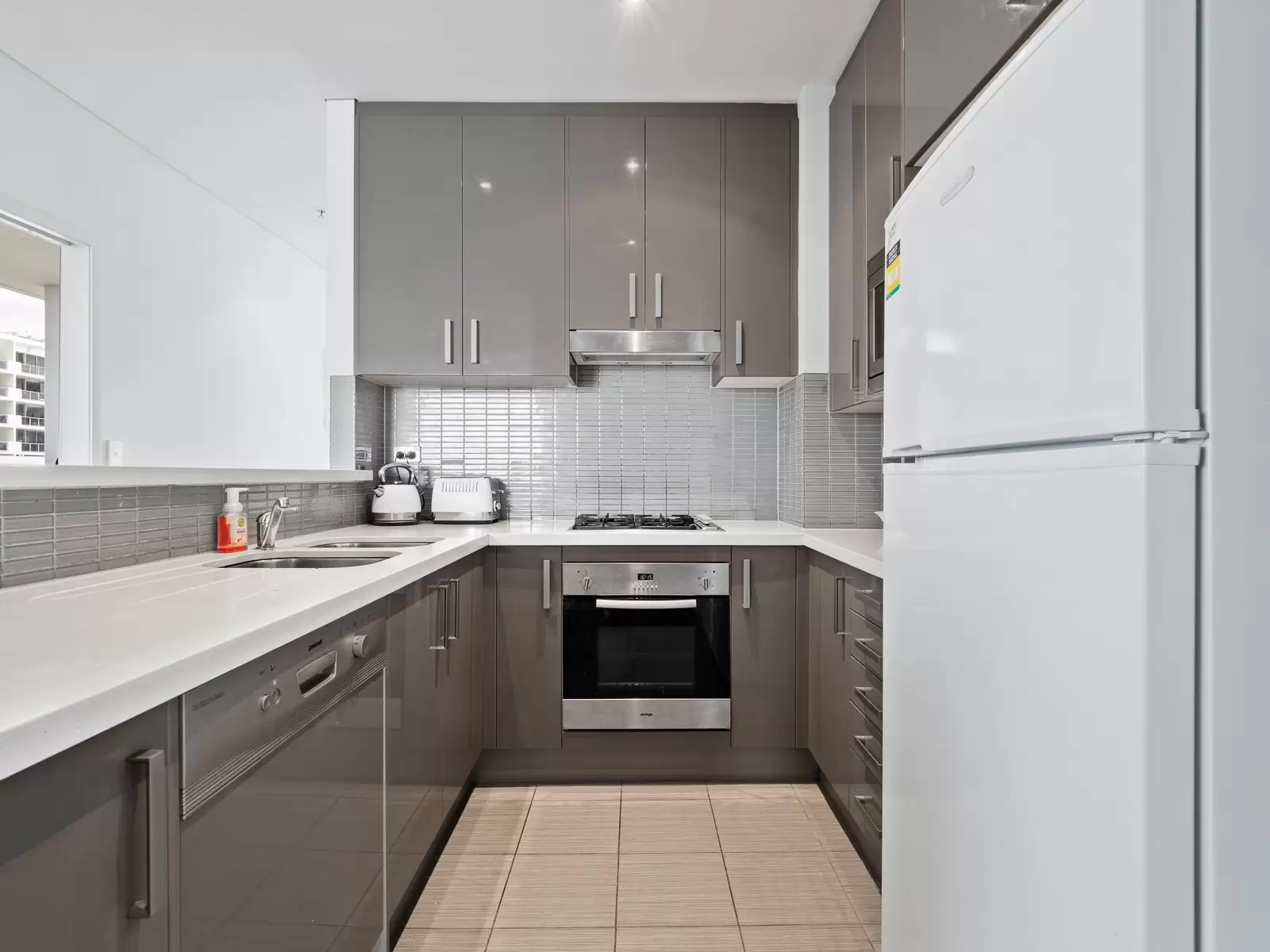 901/4 Como Crescent, Southport Sold by Queensland Sotheby's International Realty - image 1