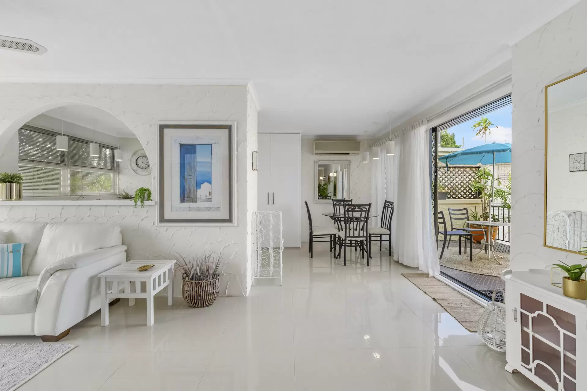 4/21 Sunset Boulevard, Surfers Paradise Sold by  - image 1