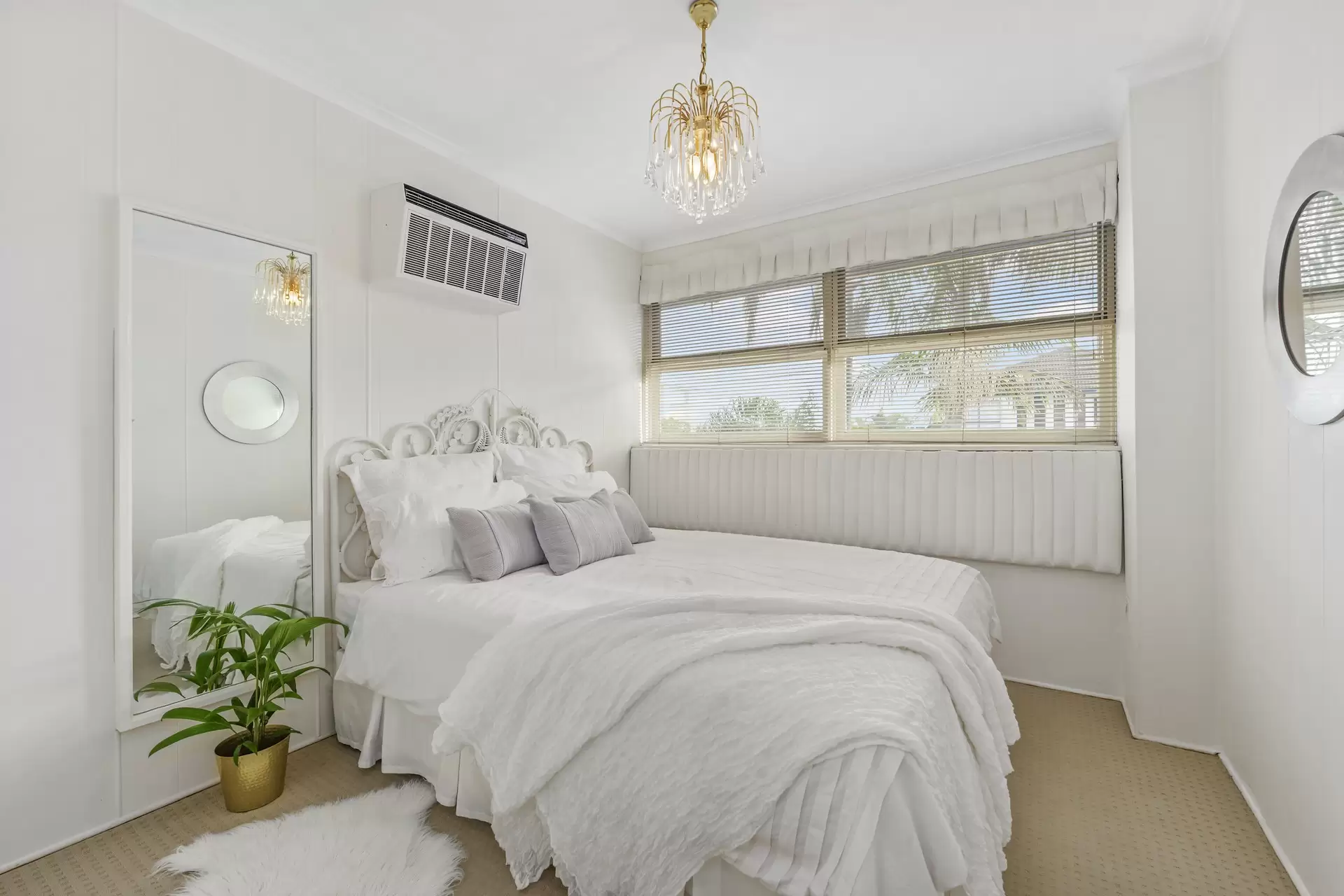 4/21 Sunset Boulevard, Surfers Paradise Sold by  - image 1