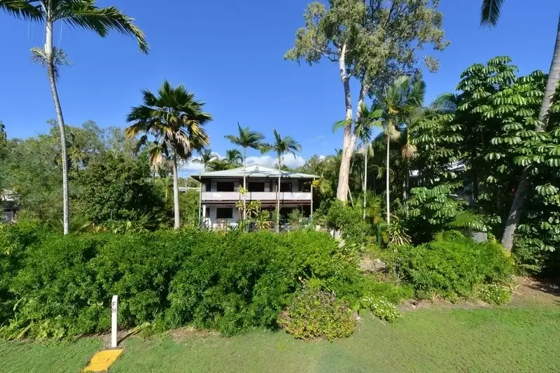 23 Solander Boulevard, Port Douglas Sold by Queensland Sotheby's International Realty - image 1
