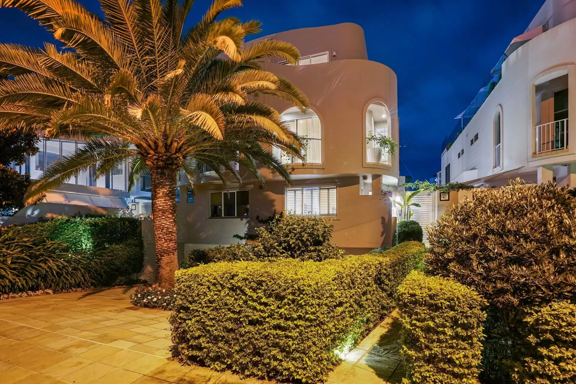 2/42 Tedder Avenue, Main Beach Sold by Queensland Sotheby's International Realty - image 1