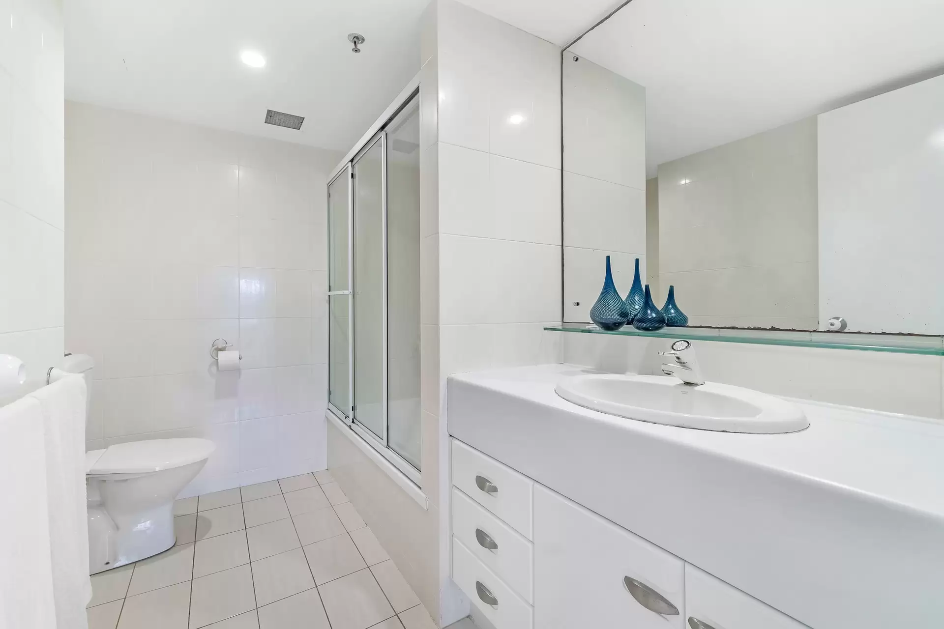 19/3 Cunningham Avenue, Main Beach Sold by Queensland Sotheby's International Realty - image 1