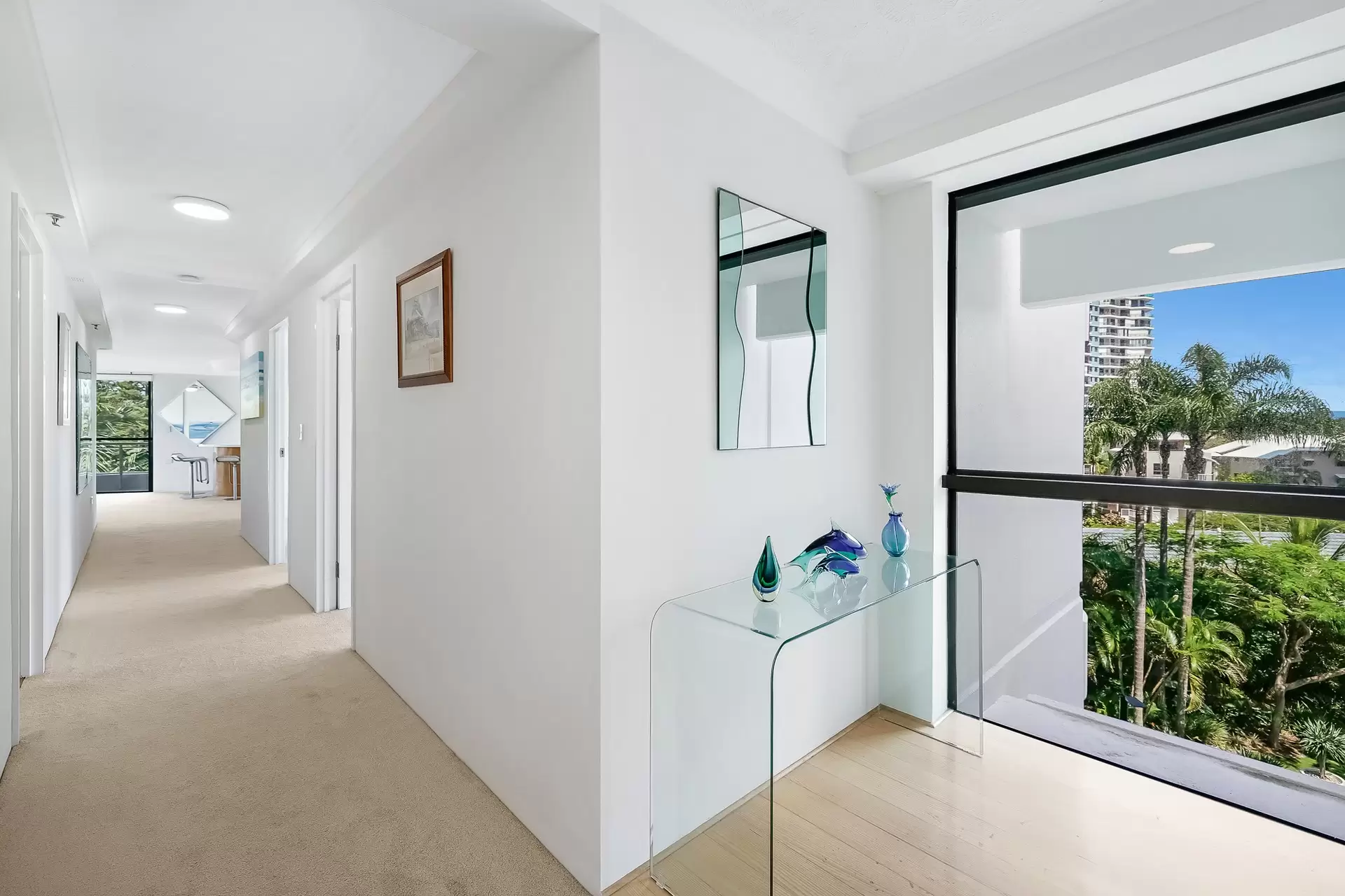 19/3 Cunningham Avenue, Main Beach Sold by  - image 1