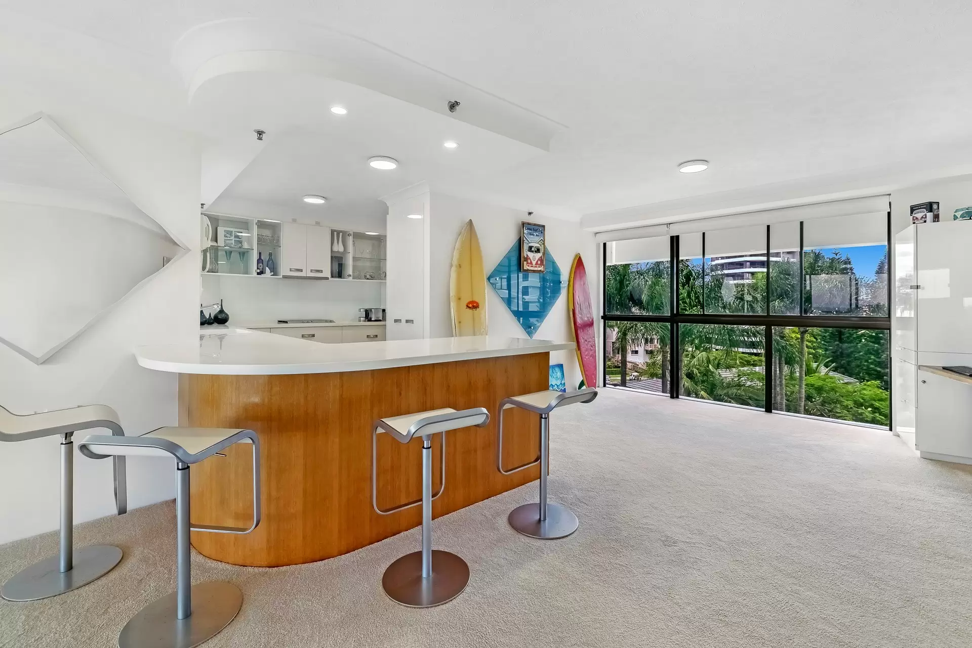 19/3 Cunningham Avenue, Main Beach Sold by  - image 1