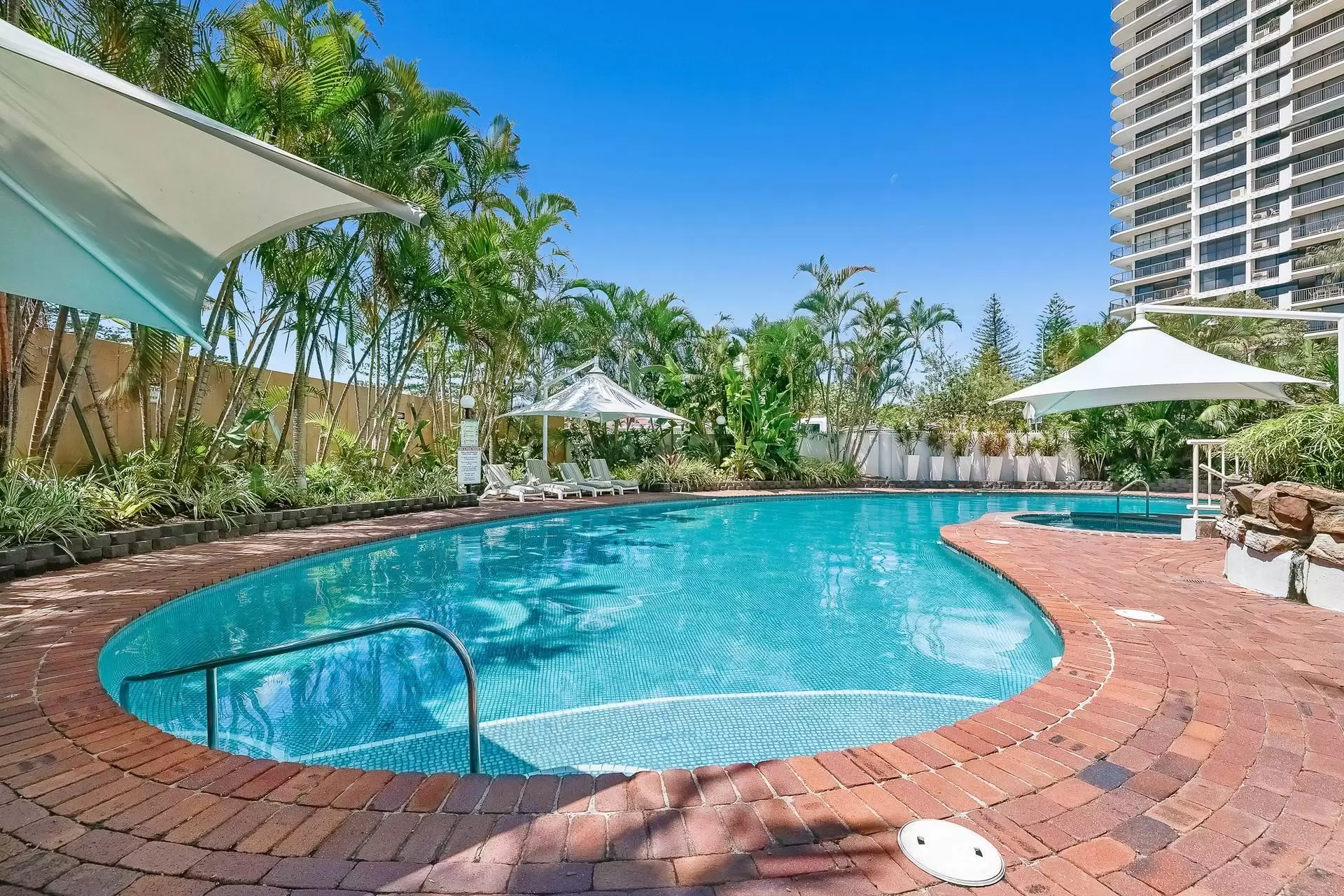 19/3 Cunningham Avenue, Main Beach Sold by Queensland Sotheby's International Realty - image 1
