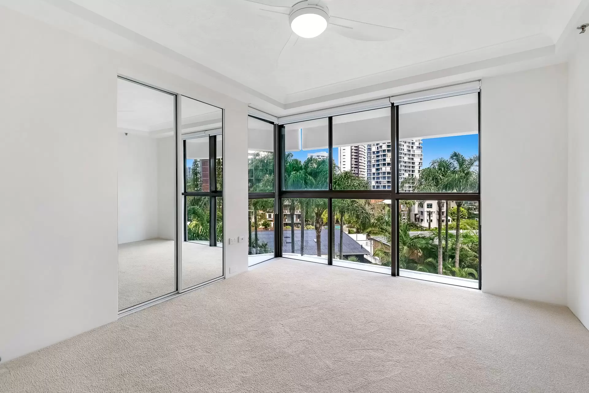 19/3 Cunningham Avenue, Main Beach Sold by Queensland Sotheby's International Realty - image 1