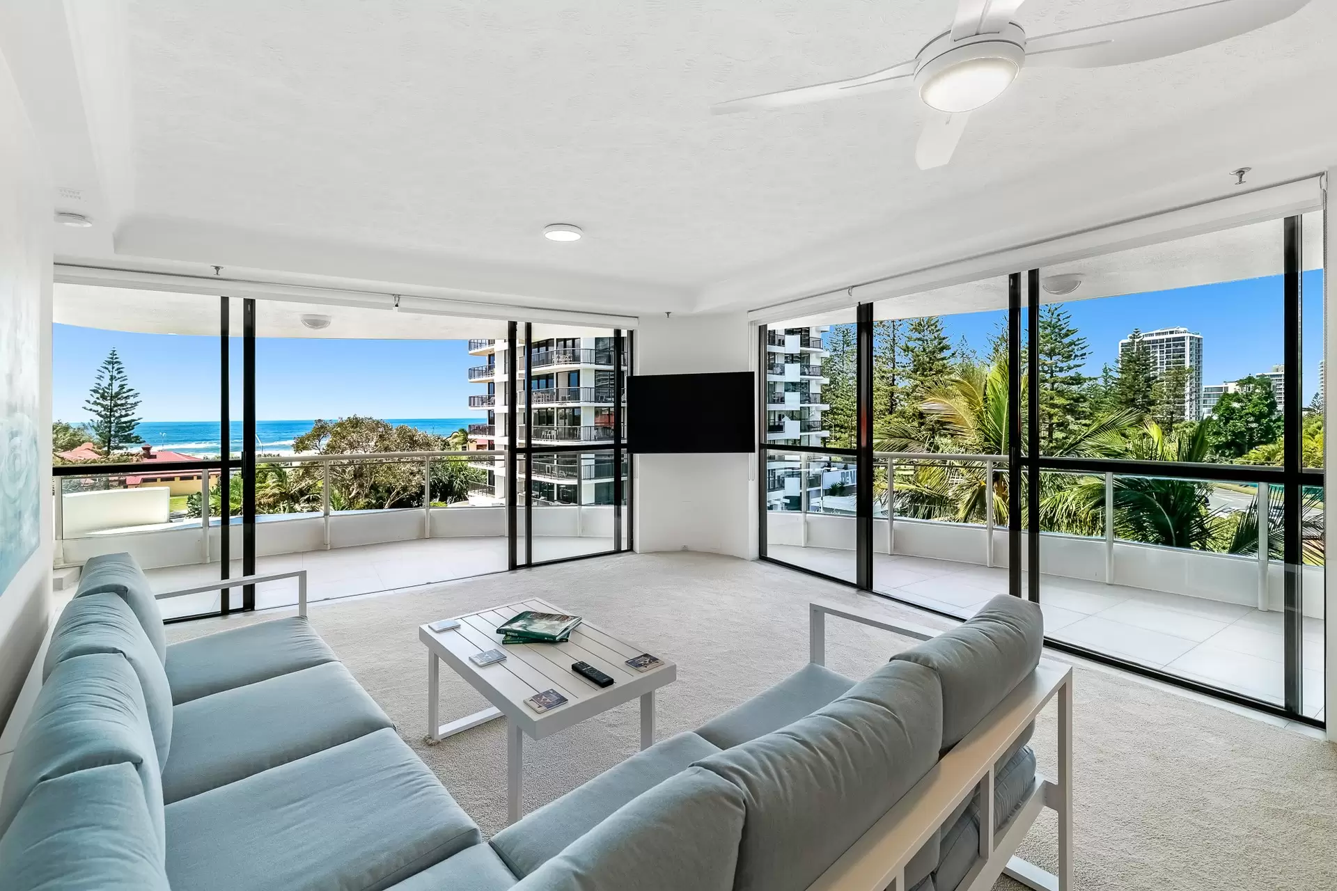 19/3 Cunningham Avenue, Main Beach Sold by  - image 1