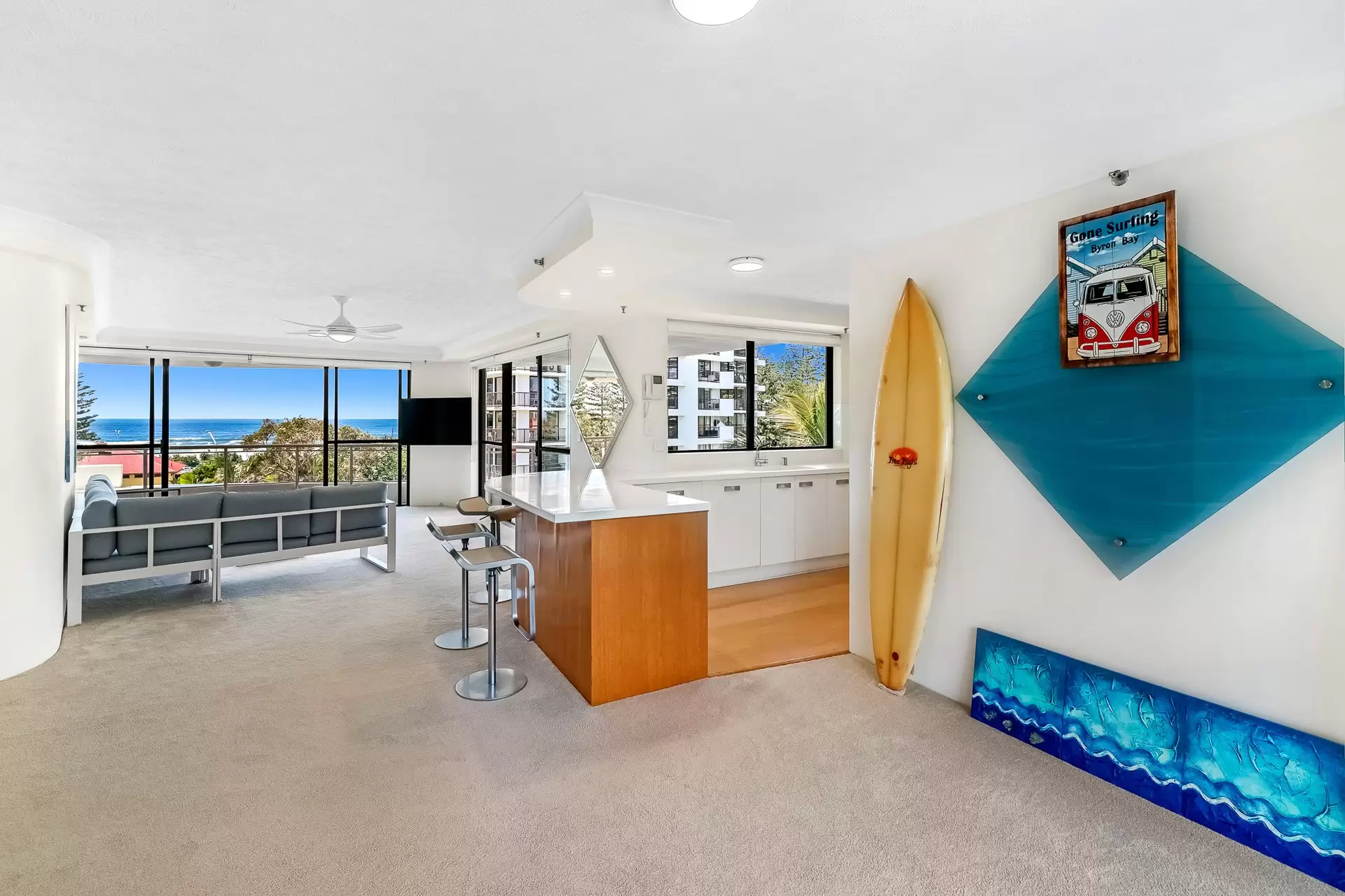 19/3 Cunningham Avenue, Main Beach Sold by  - image 1
