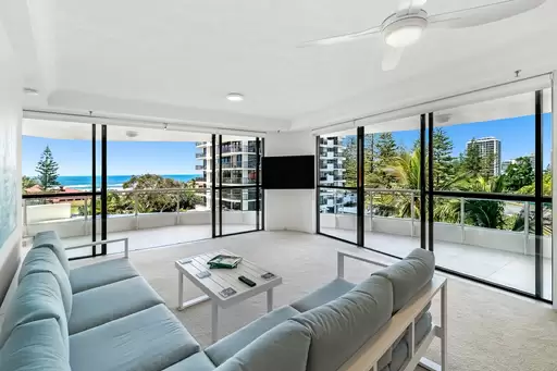 19/3 Cunningham Avenue, Main Beach Sold by 
