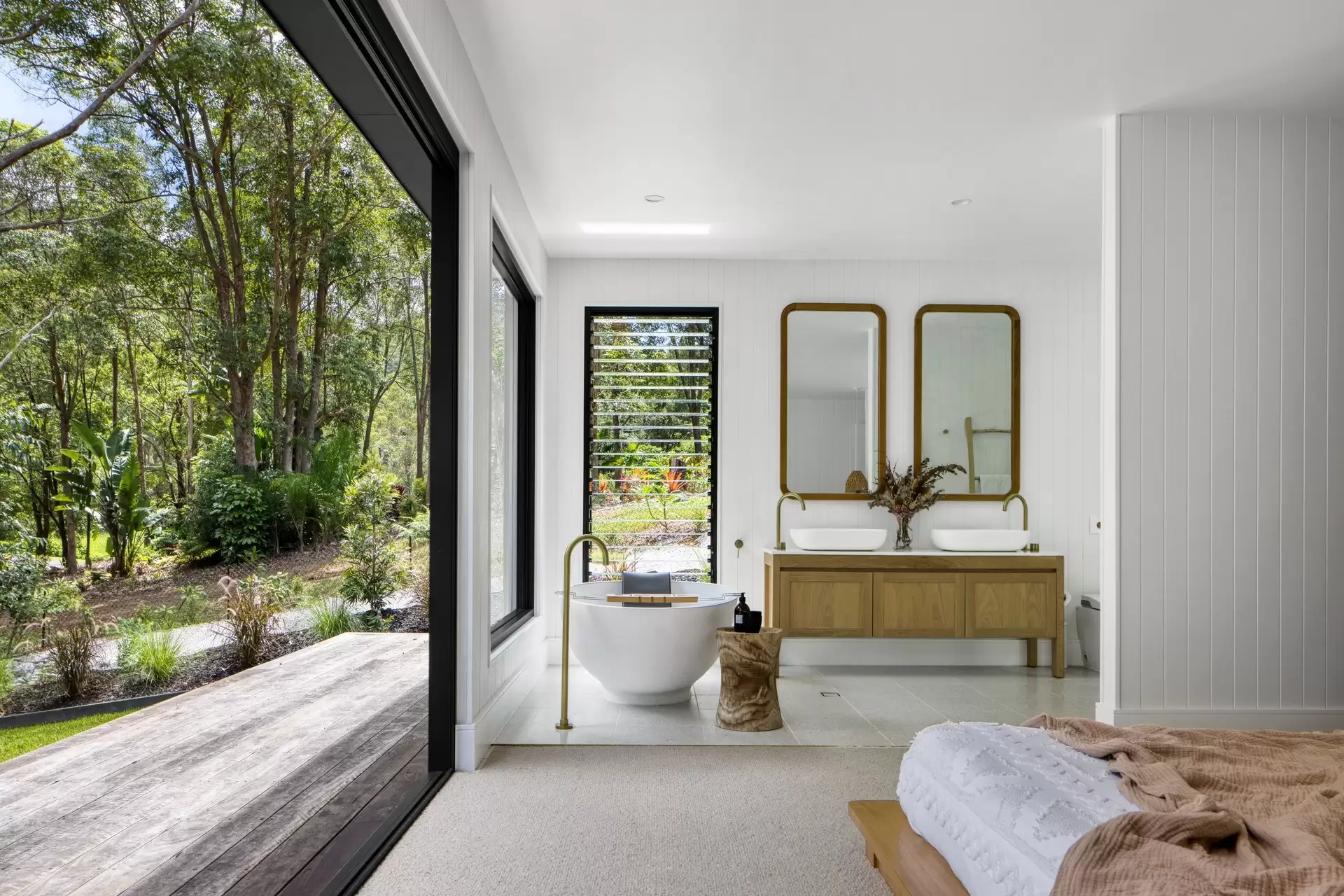 70 Monday Drive, Tallebudgera Valley Sold by Queensland Sotheby's International Realty - image 1