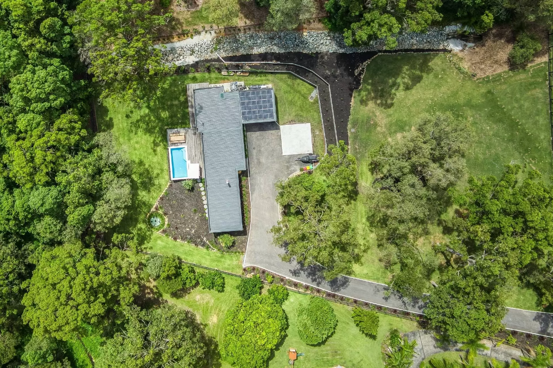 70 Monday Drive, Tallebudgera Valley Sold by Queensland Sotheby's International Realty - image 1