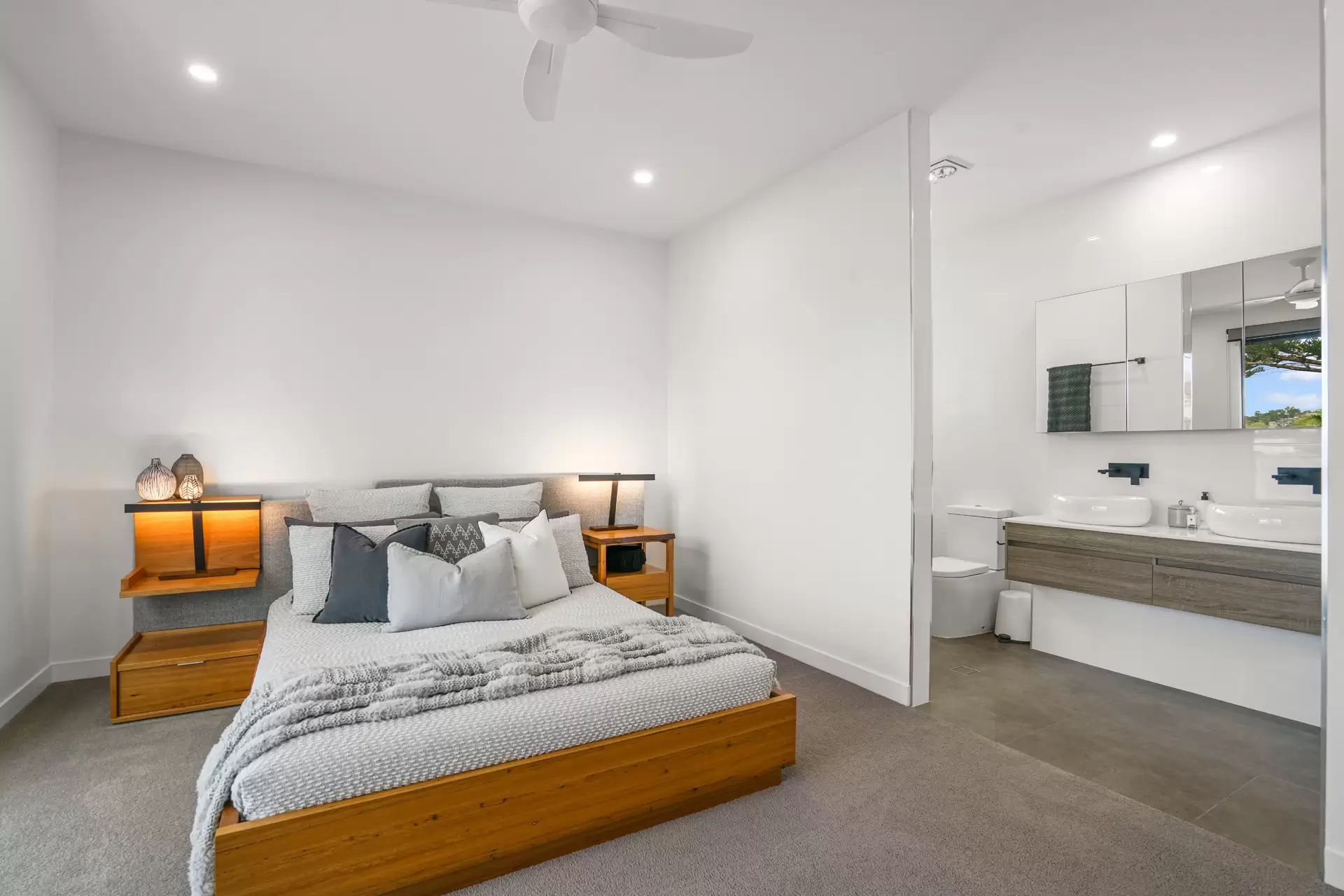 1/3 Anzac Parade, Burleigh Heads Sold by Queensland Sotheby's International Realty - image 1