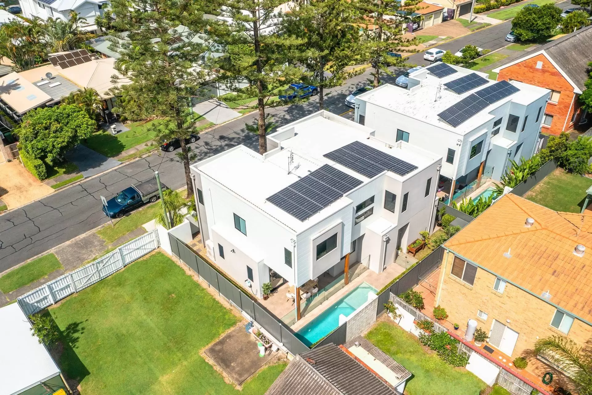 1/3 Anzac Parade, Burleigh Heads Sold by Queensland Sotheby's International Realty - image 1