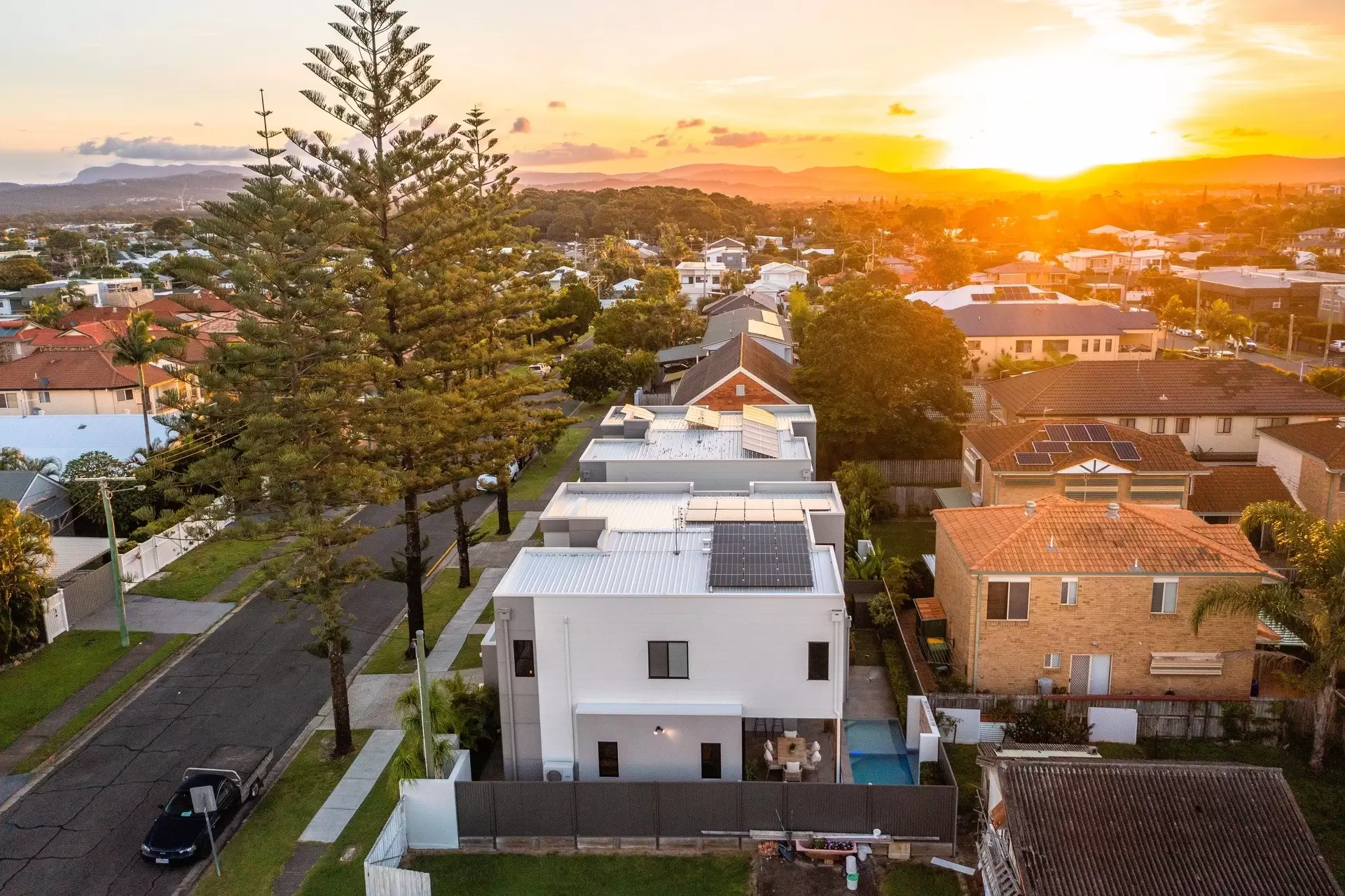 1/3 Anzac Parade, Burleigh Heads Sold by Queensland Sotheby's International Realty - image 1