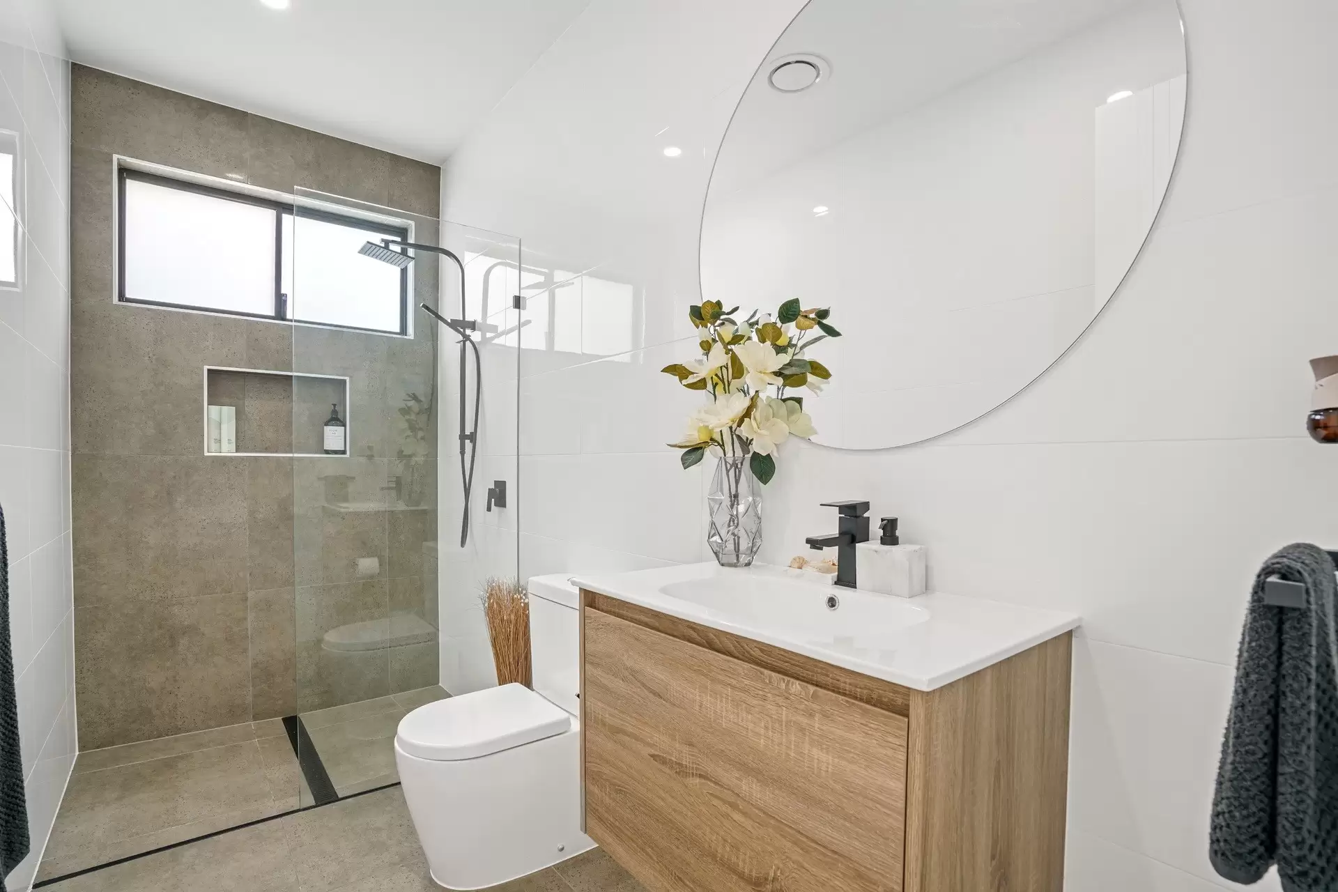 1/3 Anzac Parade, Burleigh Heads Sold by Queensland Sotheby's International Realty - image 1