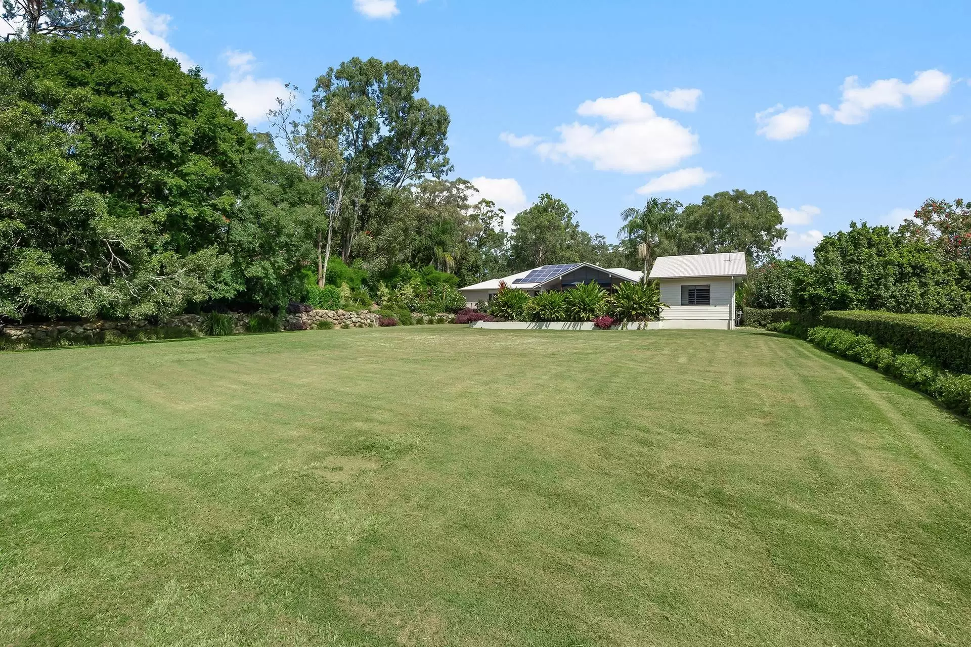 393 London Road, Belmont Sold by Queensland Sotheby's International Realty - image 1