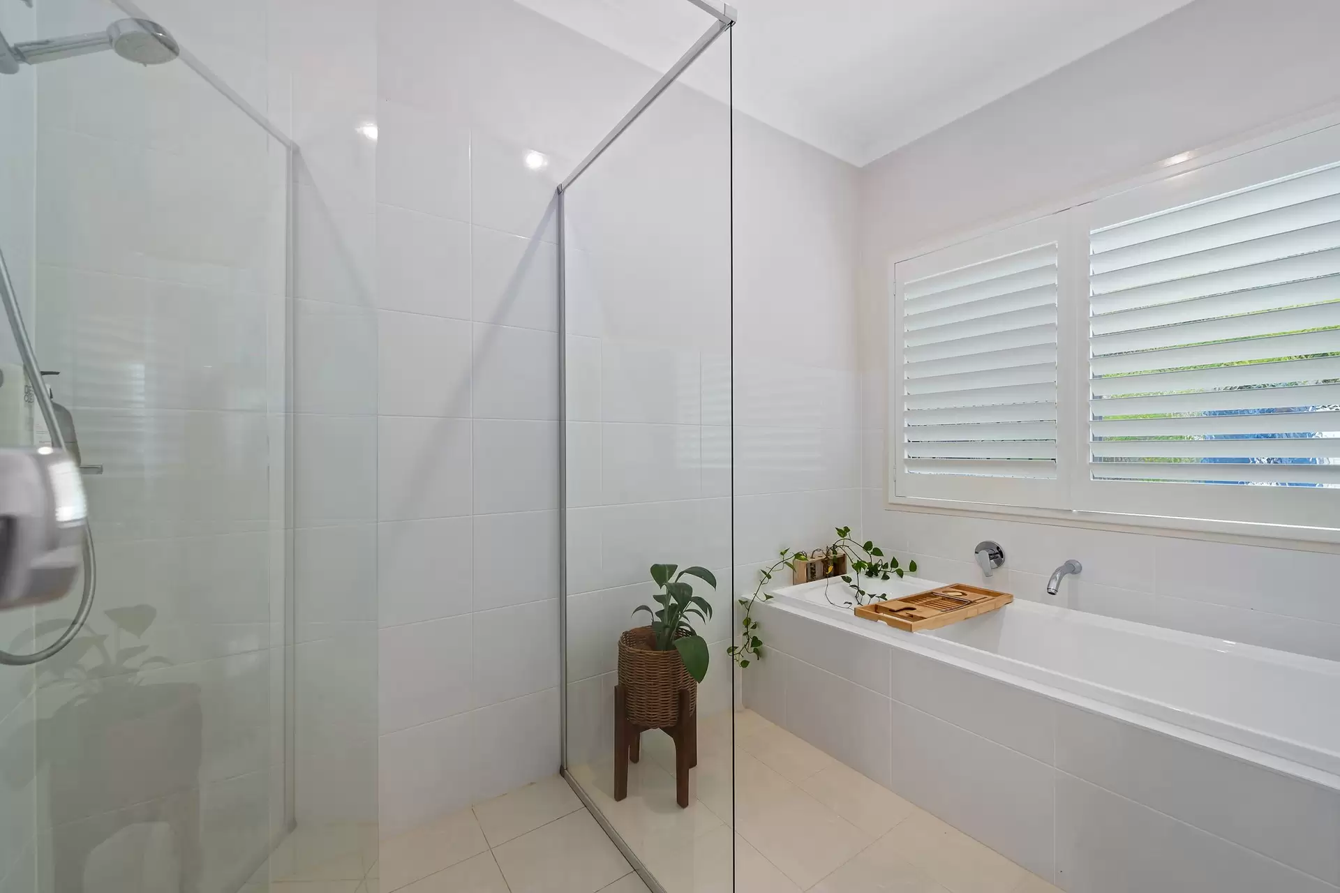 393 London Road, Belmont Sold by Queensland Sotheby's International Realty - image 1