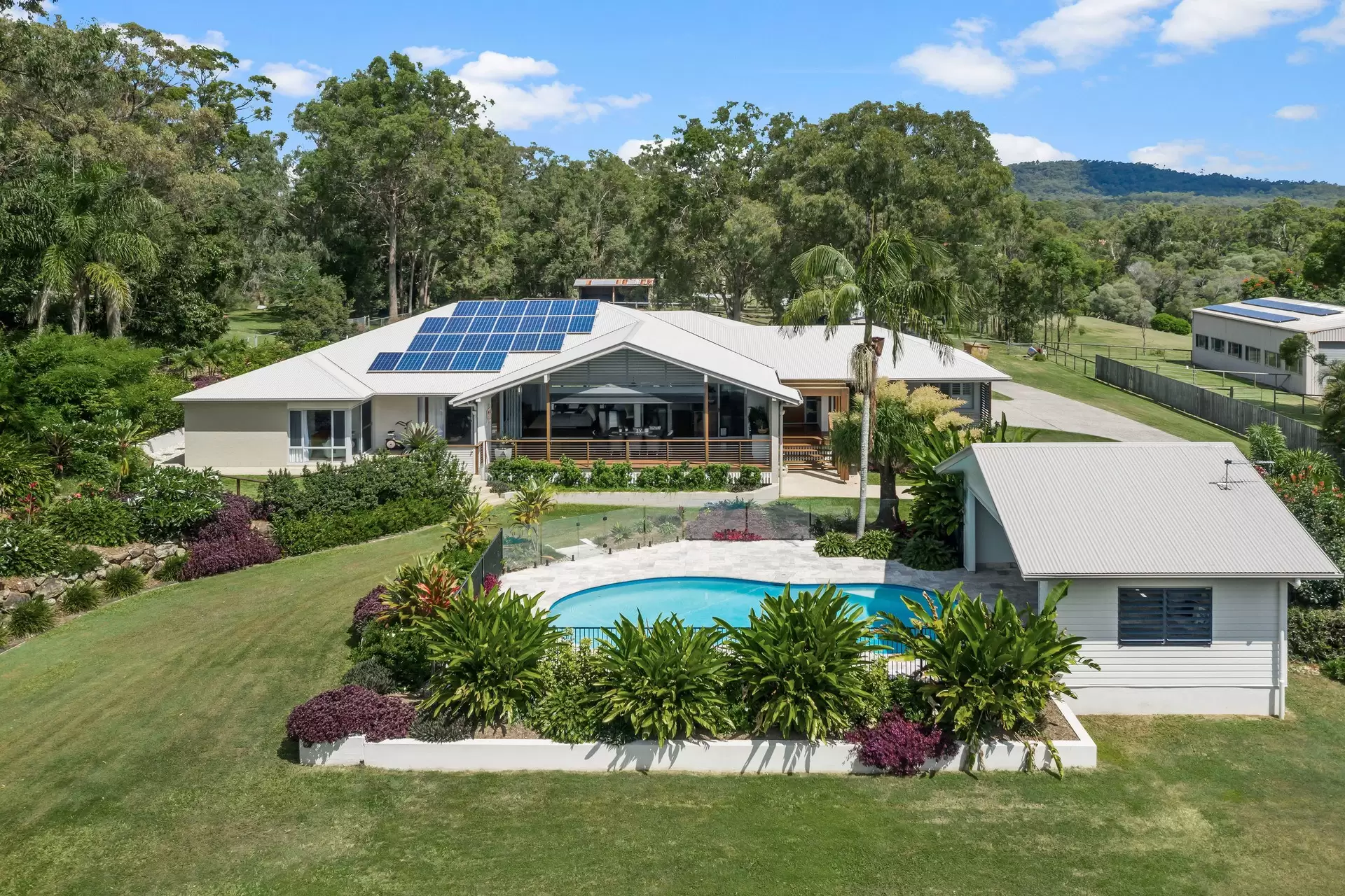 393 London Road, Belmont Sold by Queensland Sotheby's International Realty - image 1
