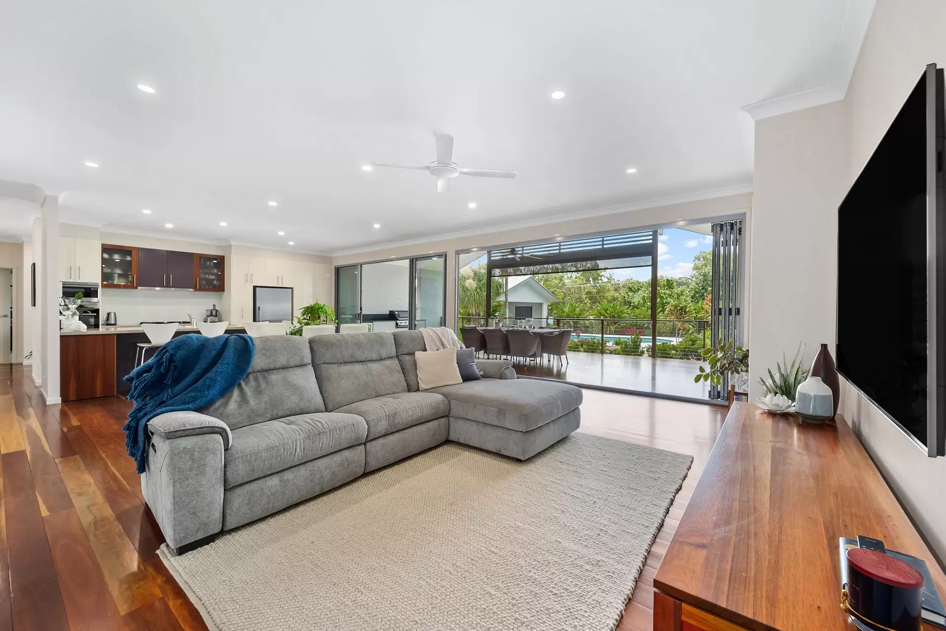 393 London Road, Belmont Sold by Queensland Sotheby's International Realty - image 1