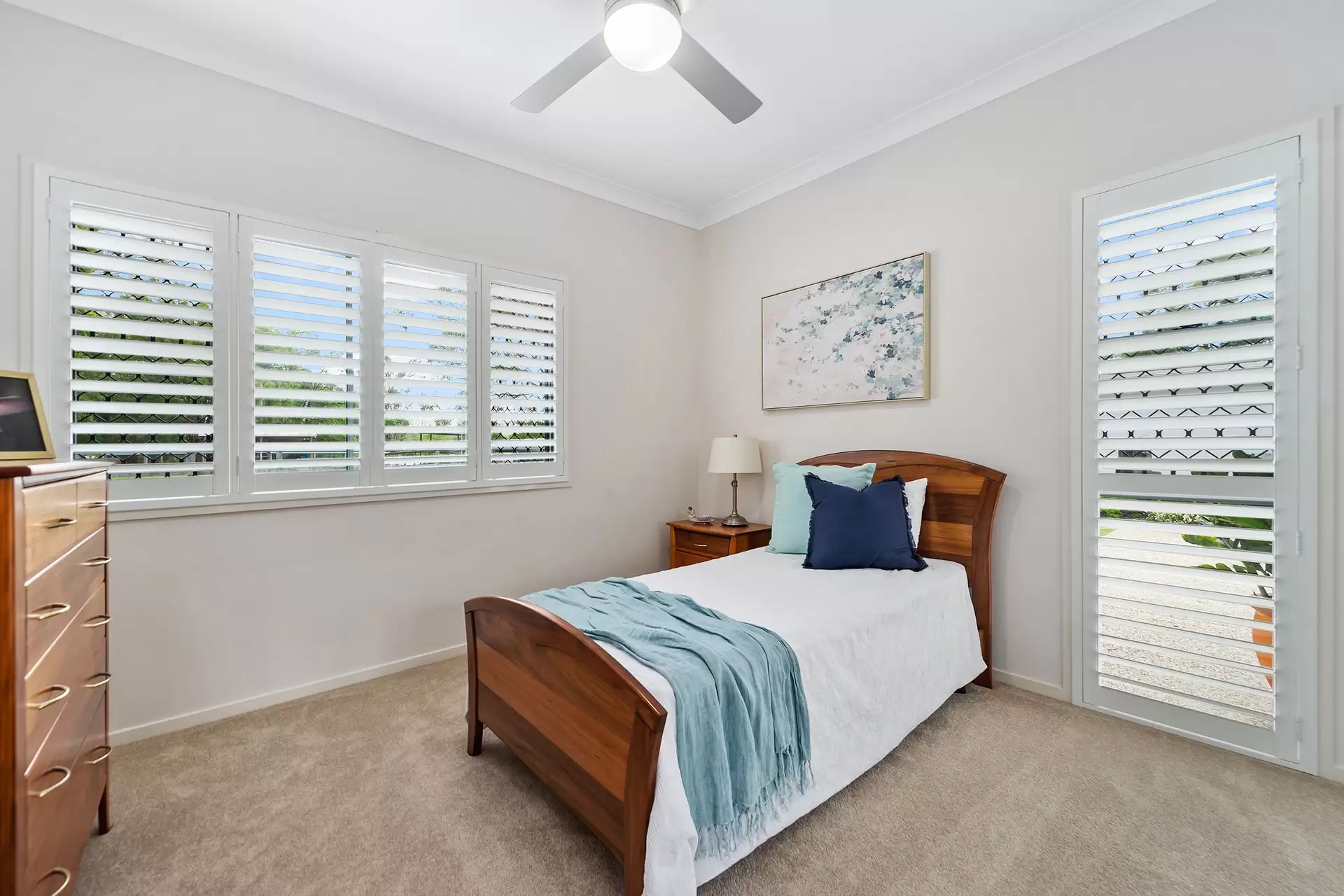 393 London Road, Belmont Sold by Queensland Sotheby's International Realty - image 1