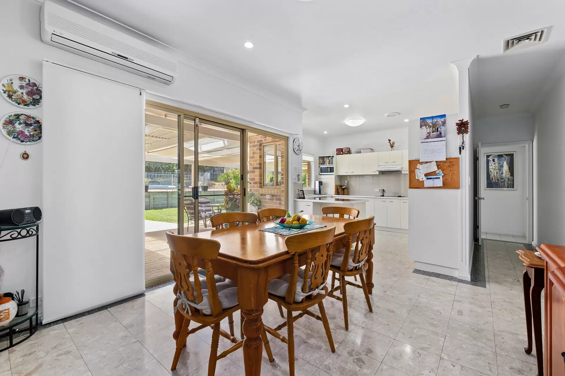 166 Warriewood Street, Chandler Sold by  - image 1