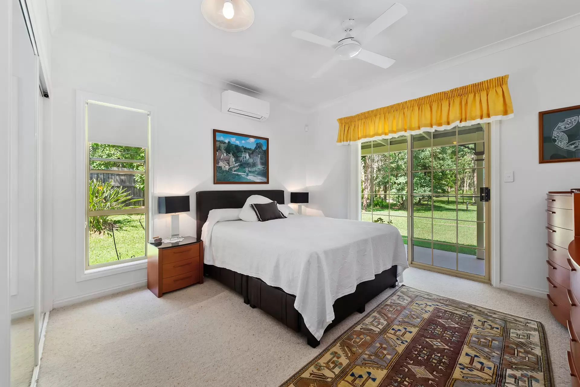 166 Warriewood Street, Chandler Sold by Queensland Sotheby's International Realty - image 1