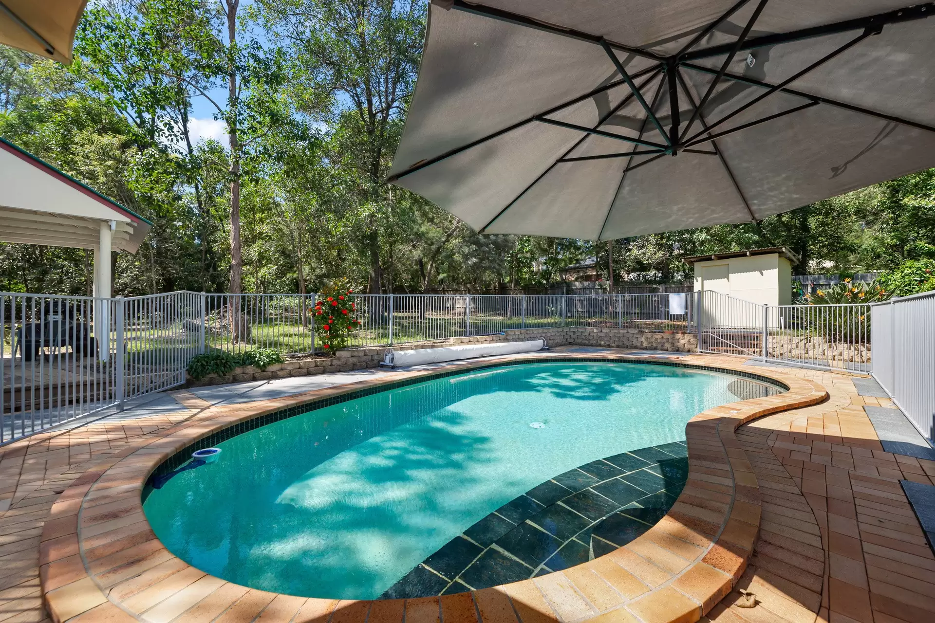166 Warriewood Street, Chandler Sold by Queensland Sotheby's International Realty - image 1