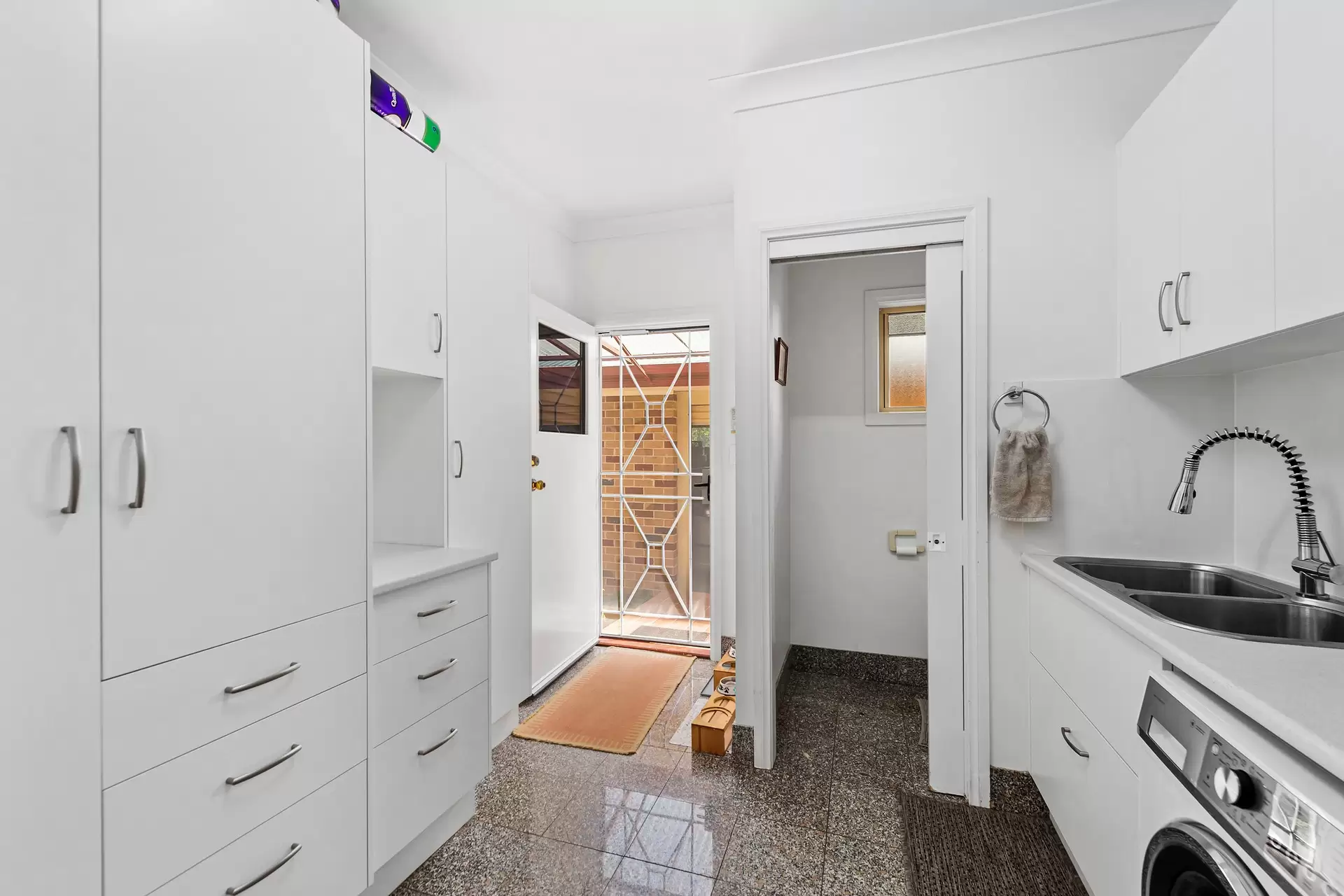 166 Warriewood Street, Chandler Sold by Queensland Sotheby's International Realty - image 1