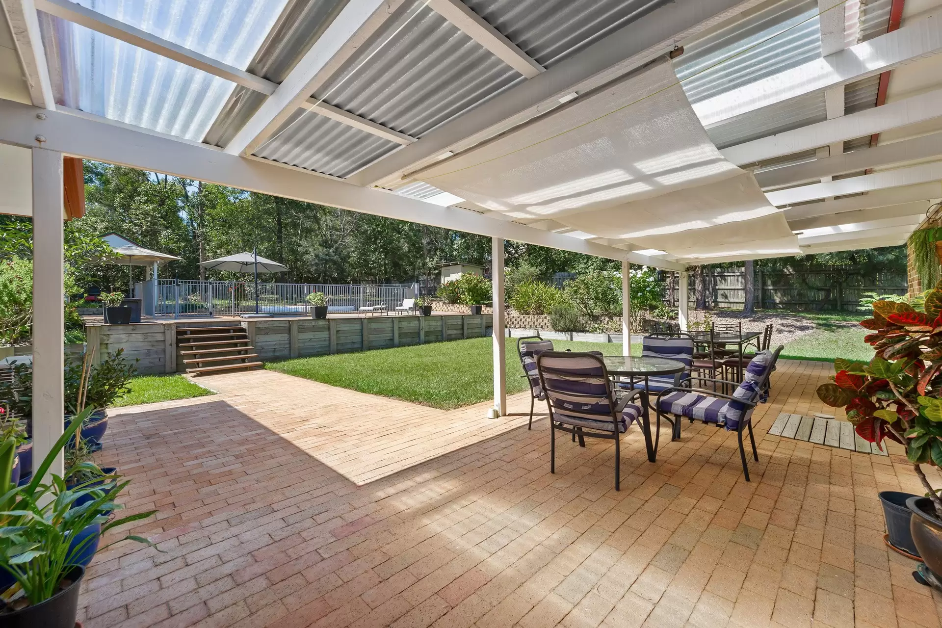166 Warriewood Street, Chandler Sold by Queensland Sotheby's International Realty - image 1