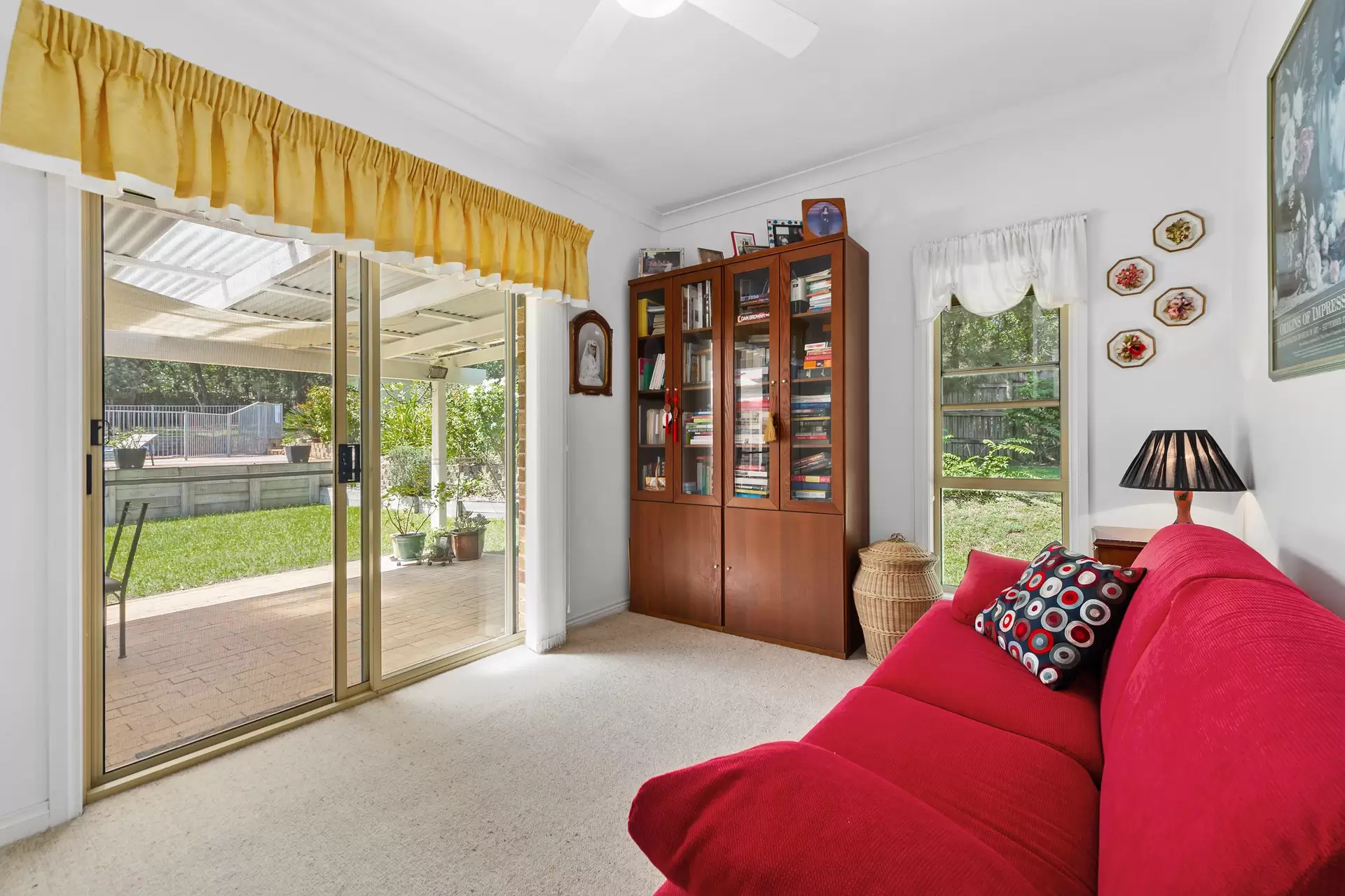 166 Warriewood Street, Chandler Sold by Queensland Sotheby's International Realty - image 1