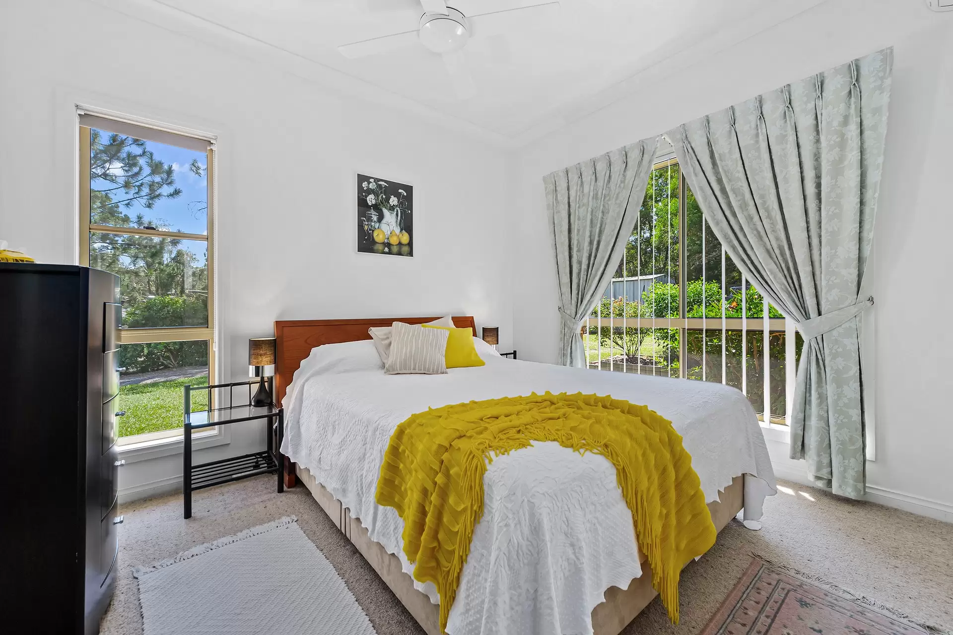 166 Warriewood Street, Chandler Sold by Queensland Sotheby's International Realty - image 1