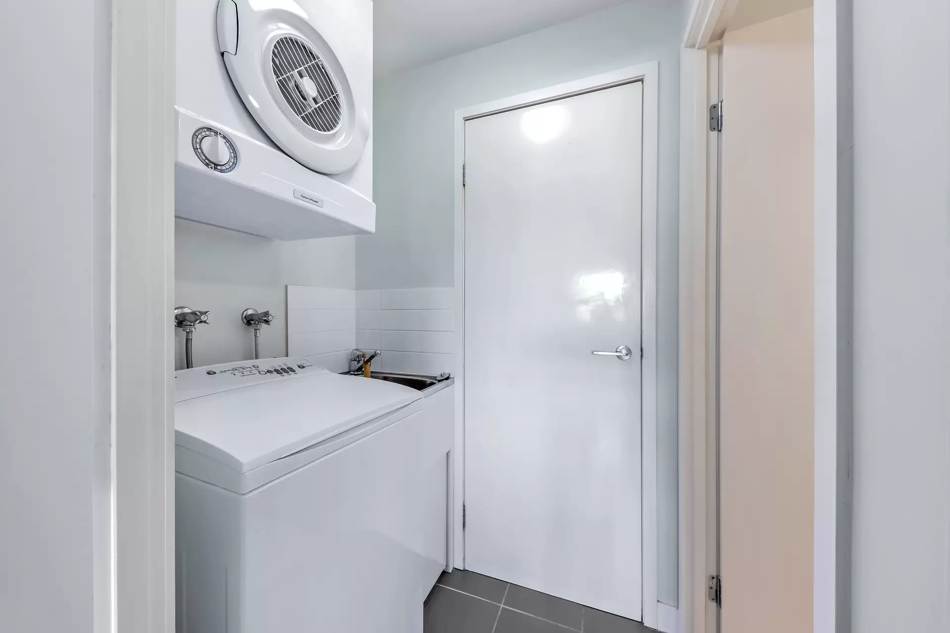 27/15 Flame Tree Court, Airlie Beach Sold by Queensland Sotheby's International Realty - image 1