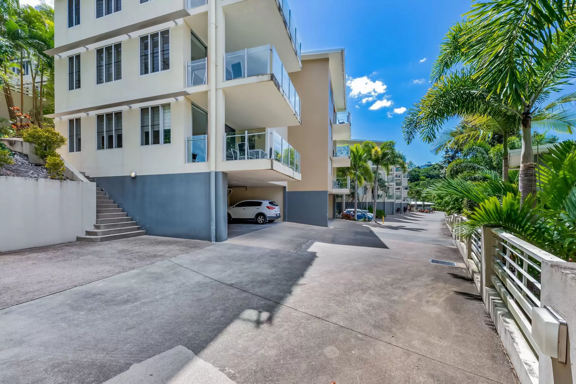27/15 Flame Tree Court, Airlie Beach Sold by Queensland Sotheby's International Realty - image 1