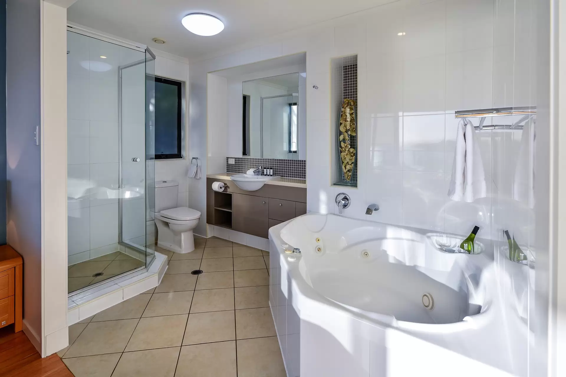 20/5 Acacia Drive, Hamilton Island Sold by Queensland Sotheby's International Realty - image 1