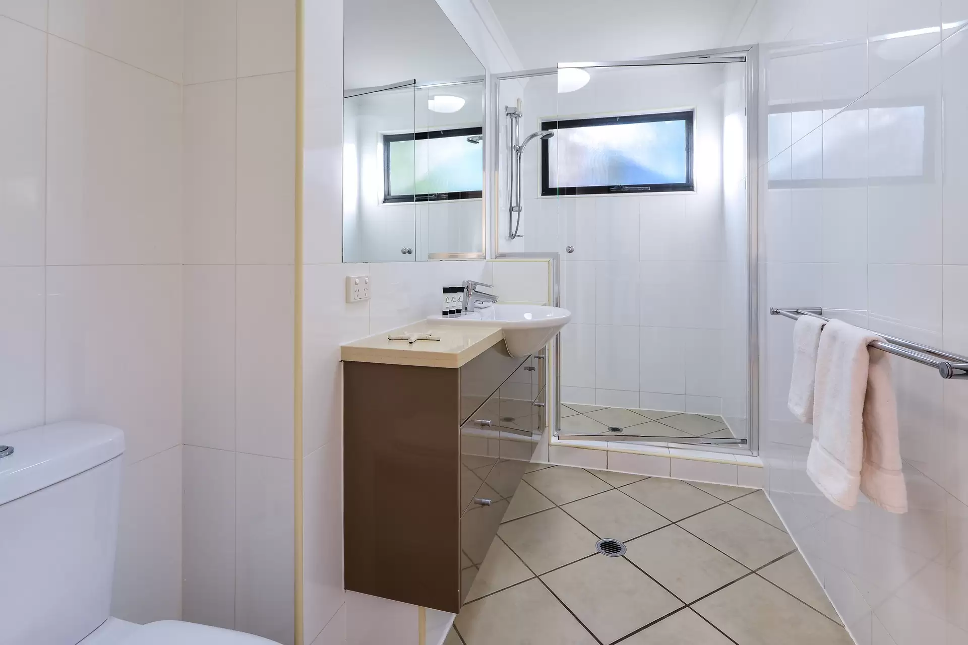 20/5 Acacia Drive, Hamilton Island Sold by Queensland Sotheby's International Realty - image 1