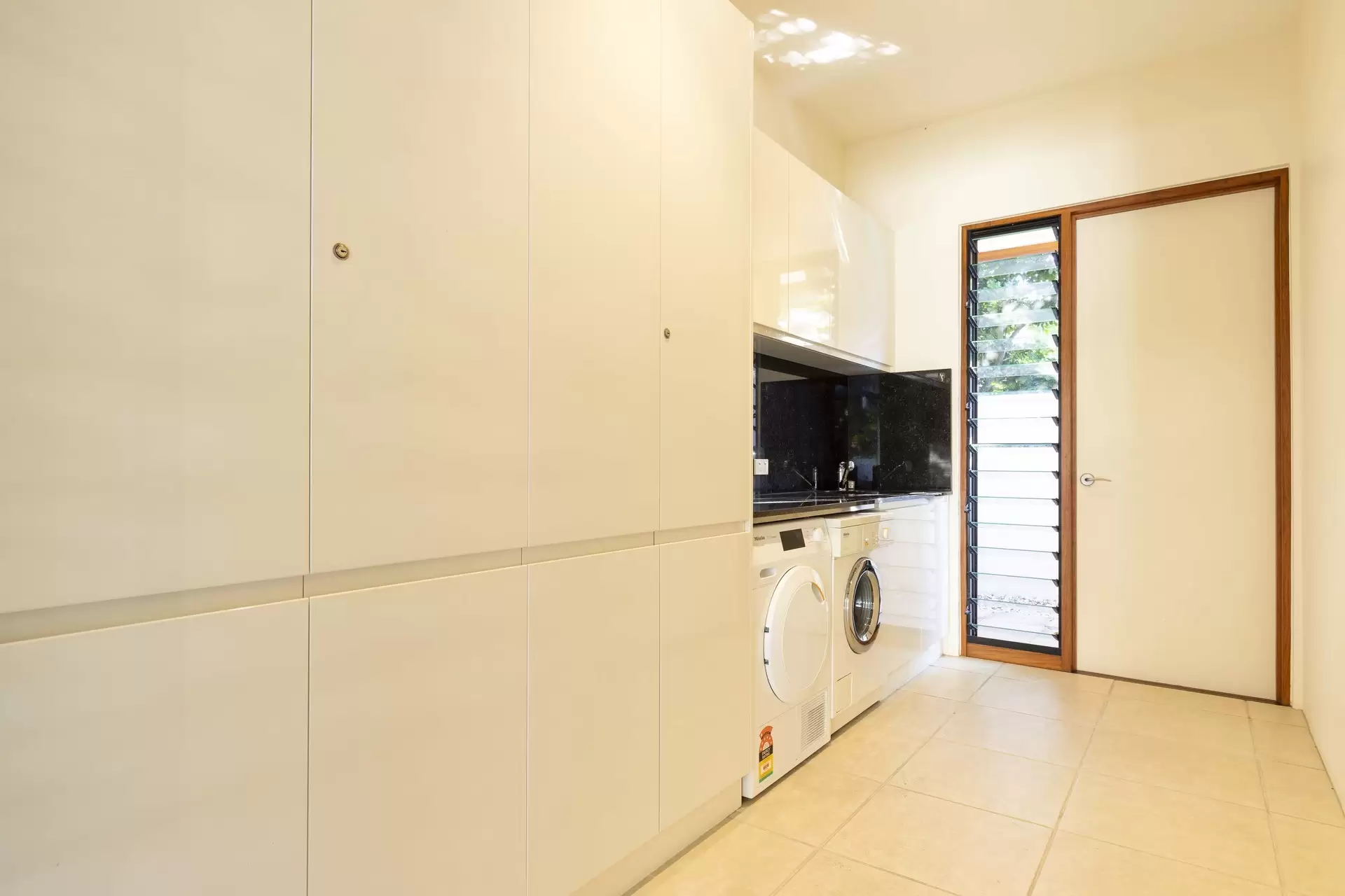 2/14-32 Barrier Street, Port Douglas Sold by Queensland Sotheby's International Realty - image 1