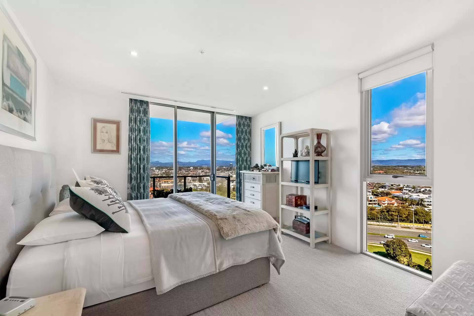 11 Hill Parade, Main Beach Sold by Queensland Sotheby's International Realty - image 1