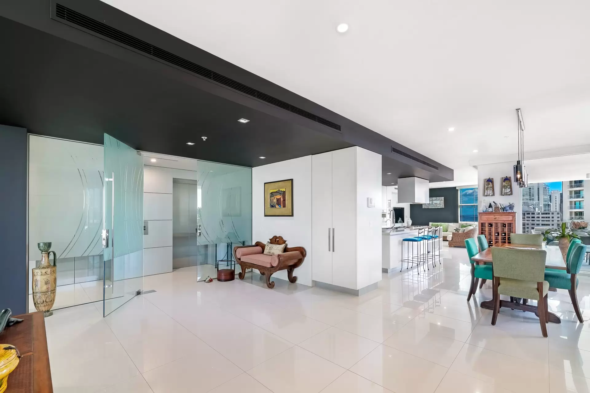 11 Hill Parade, Main Beach Sold by Queensland Sotheby's International Realty - image 1