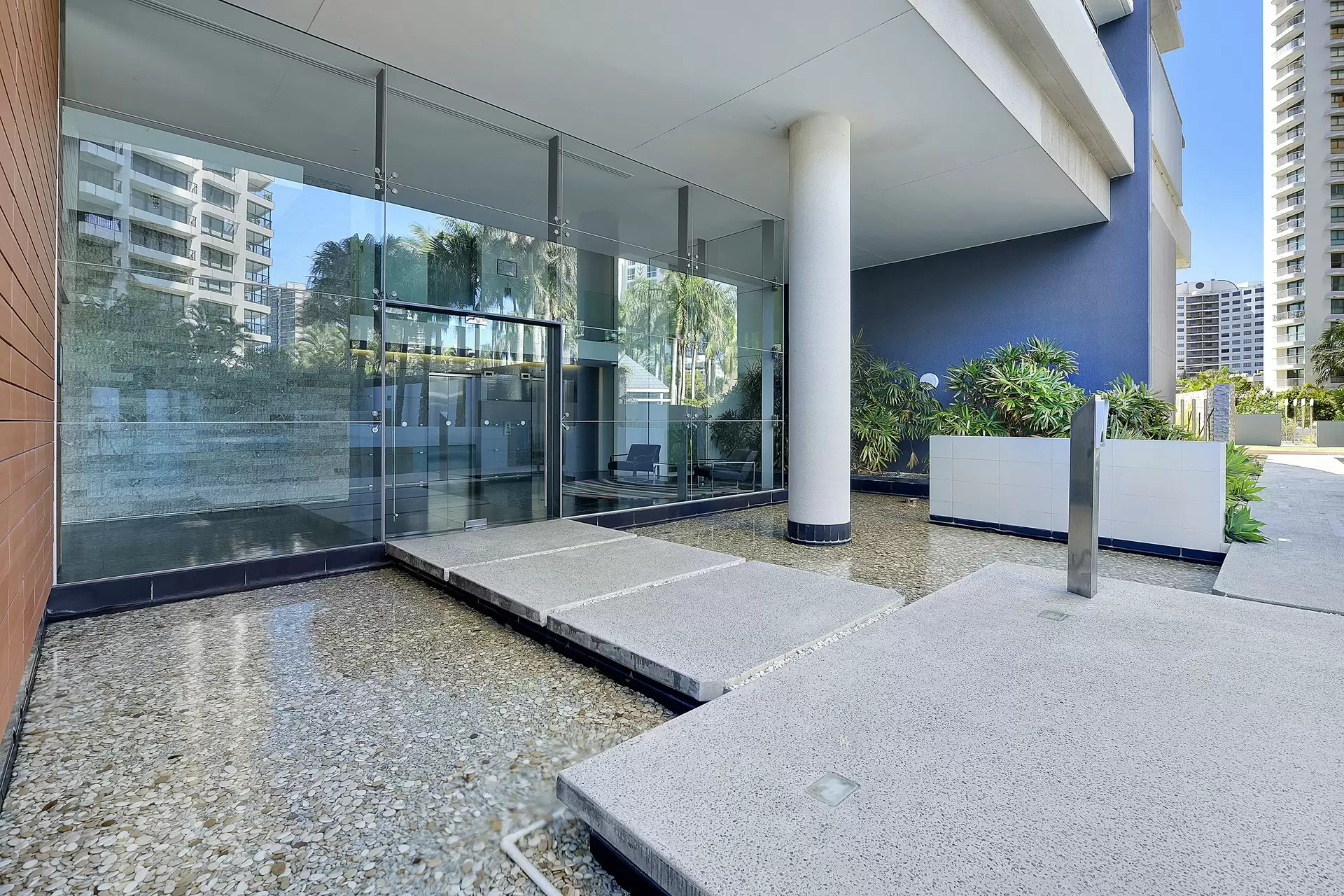 11 Hill Parade, Main Beach Sold by Queensland Sotheby's International Realty - image 1