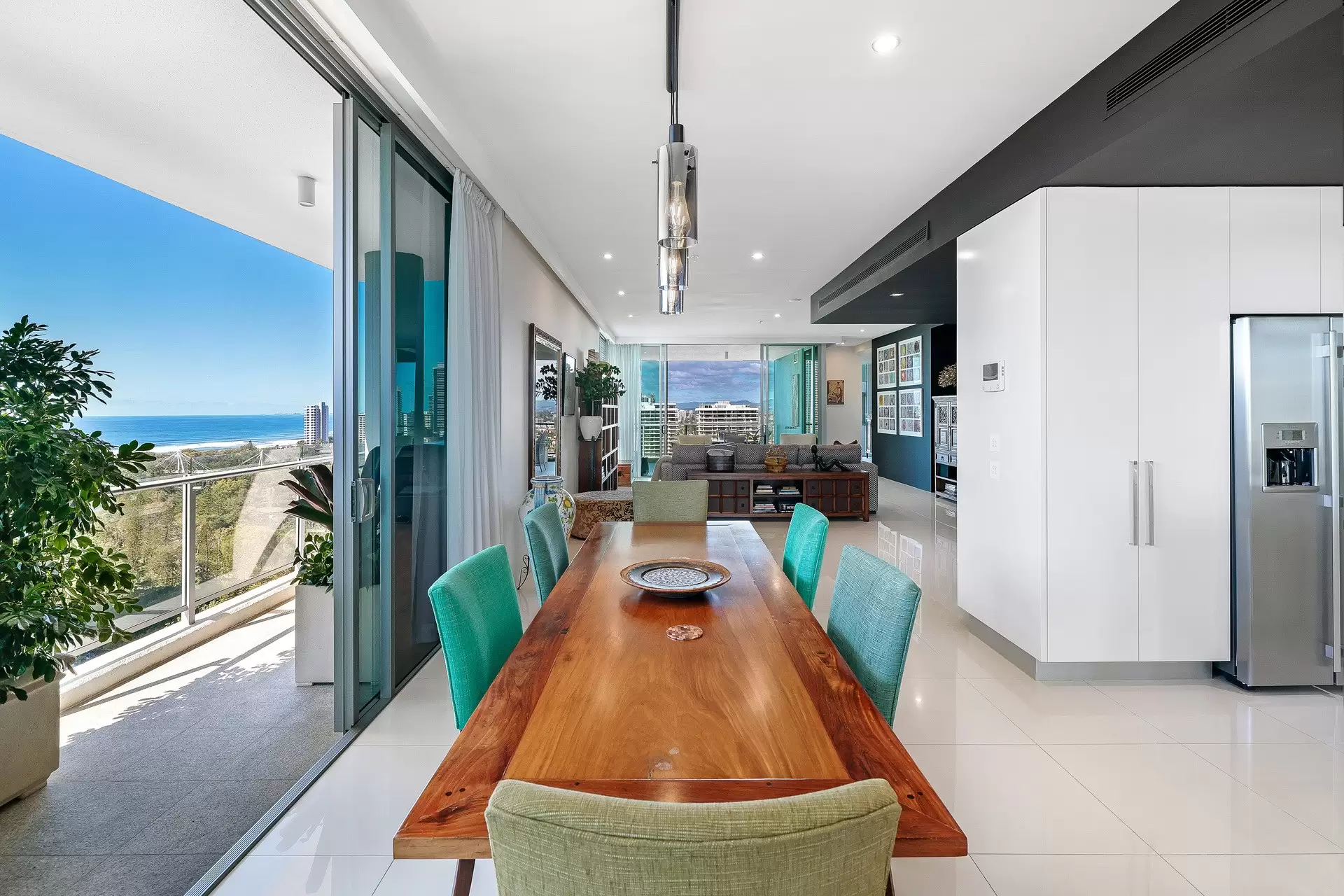 11 Hill Parade, Main Beach Sold by Queensland Sotheby's International Realty - image 1