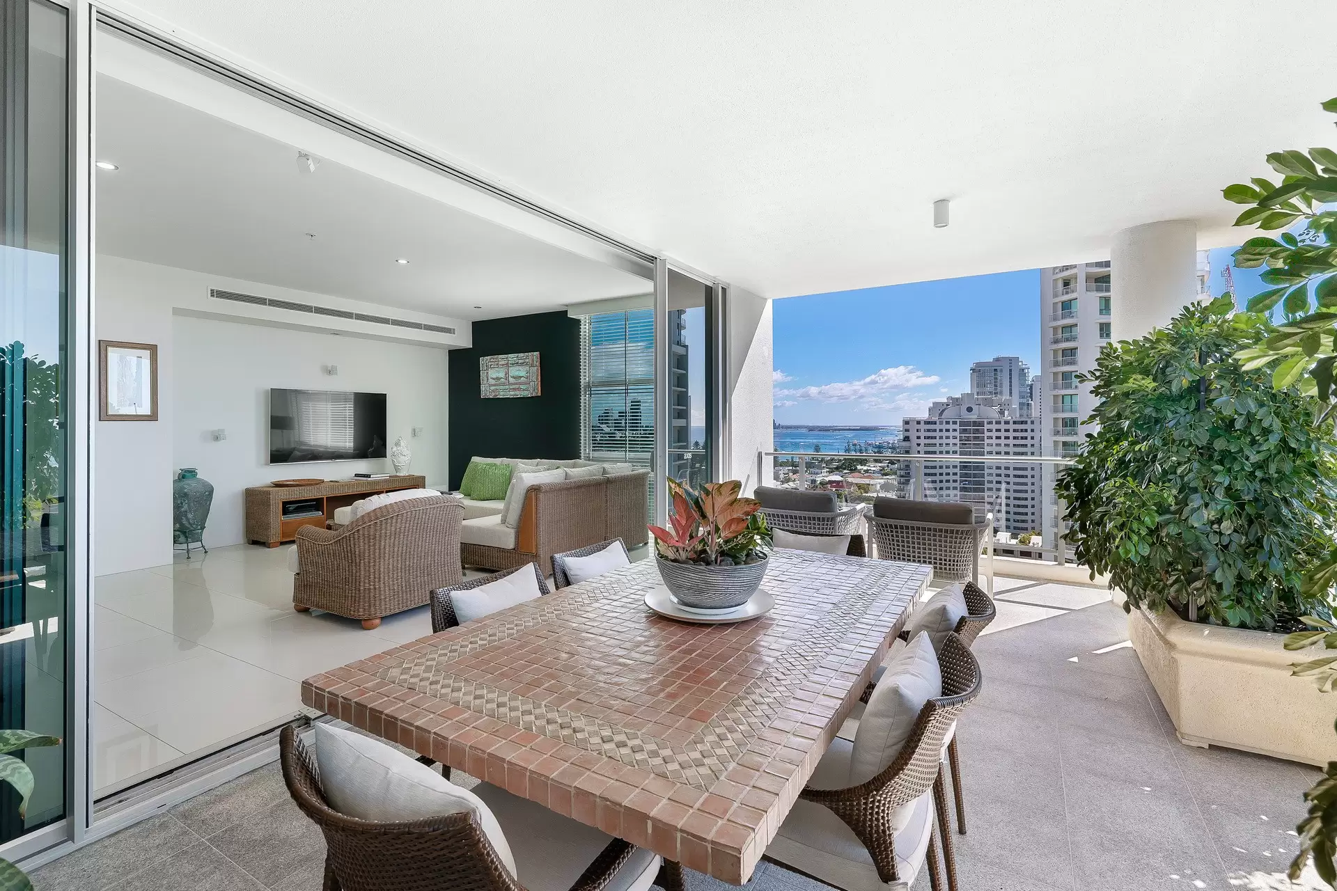 11 Hill Parade, Main Beach Sold by Queensland Sotheby's International Realty - image 1