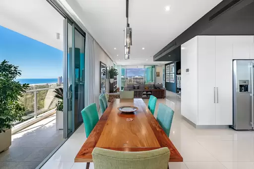 11 Hill Parade, Main Beach Sold by 