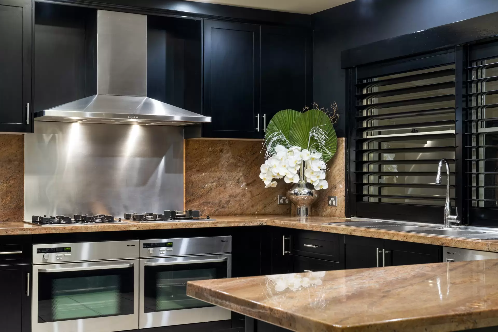 502 Boston Road, Chandler Sold by Queensland Sotheby's International Realty - image 1
